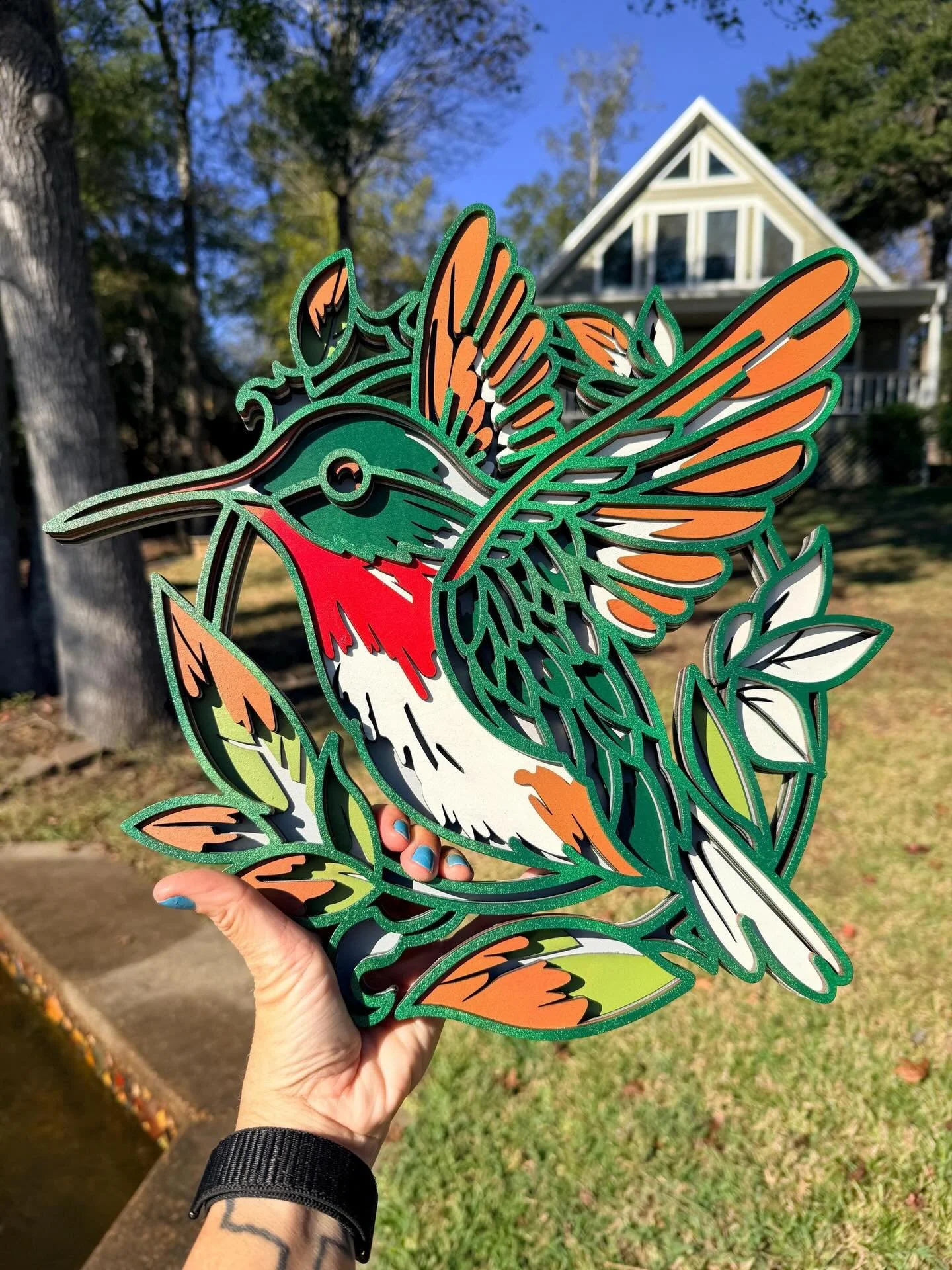 SHOP LINK IN BIO! 🛍️ 

Invite a touch of magic into your space with this 6-layer laser-cut hummingbird wall art, designed to capture the flutter, sparkle, and elegance of one of nature&rsquo;s most enchanting creatures. Each layer builds a sense of 