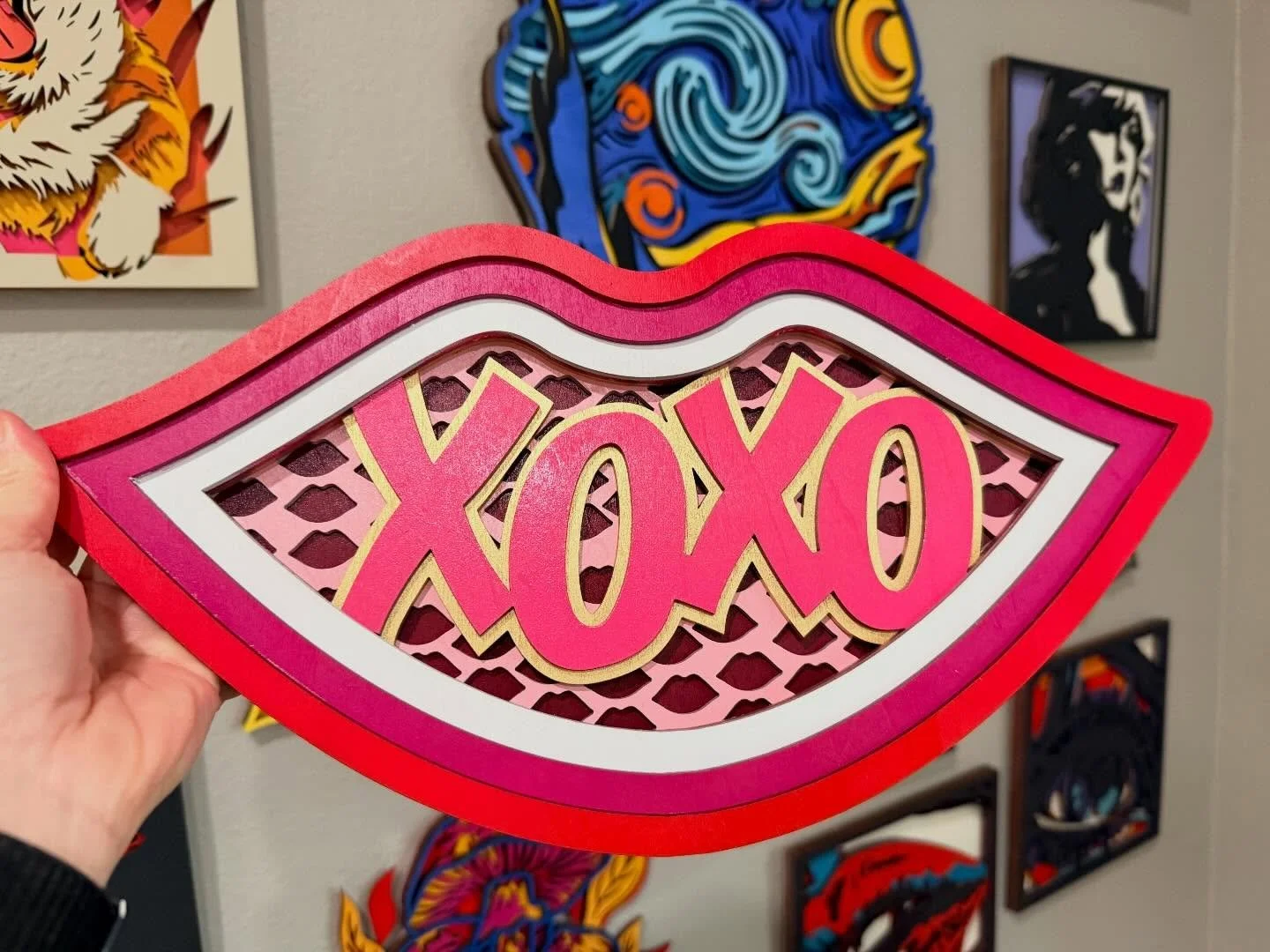 SHOP LINK IN BIO! 🛍️ 

Not your soft, shy kind of romance. These lips are loud, playful, and full of personality. Featuring a bright pop art/comic-inspired design and a bold XOXO right in the center, this 7-layer piece brings fun, color, and attitud