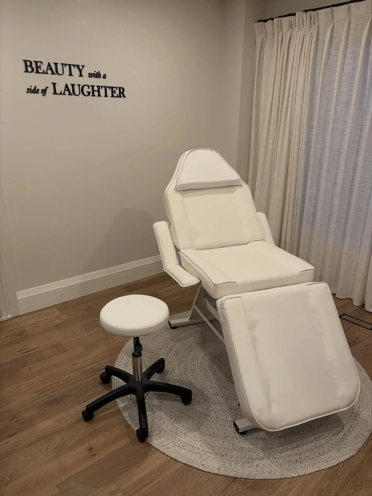 A space designed for comfort, safety, and subtle enhancements.
Your Botox experience starts here ✨ #BotoxClinic #AestheticClinic #BotoxTreatment #NaturalResults #MedicalAesthetics BeautyClinic