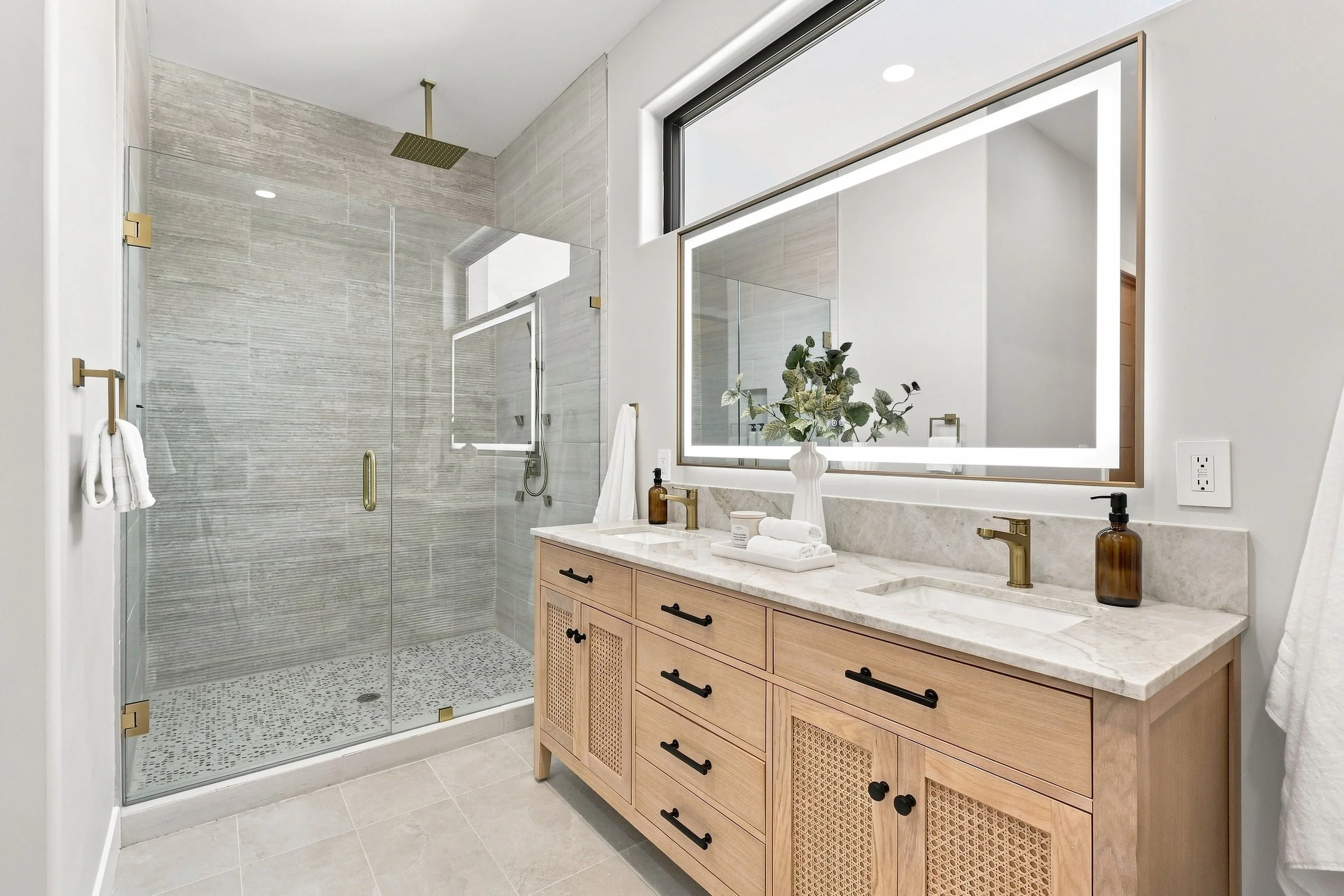 53_2103 s ola vista-primary bath.jpg
