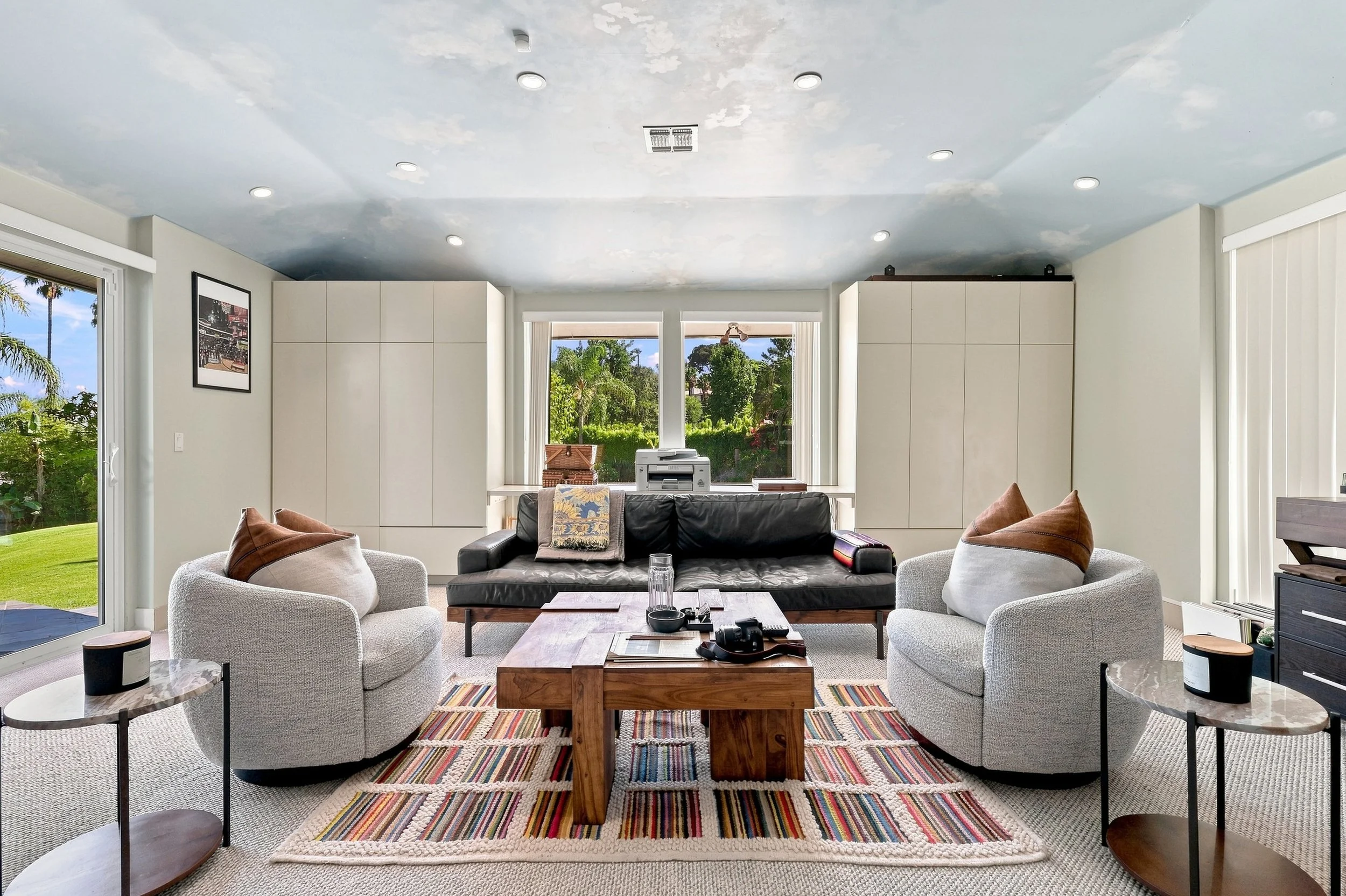 42_4390 hayvenhurst ave.jpg