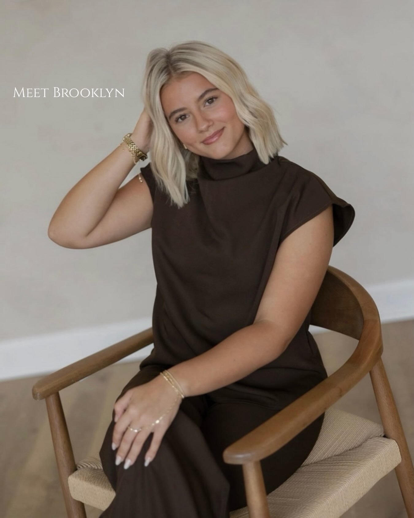 MEET THE ARTIST 

@brooklyn.webb_ 

WHERE ARE YOU FROM: 
Georgia 

SONG ON REPEAT: 
28 by Zach Bryan 

COFFEE ORDER:
Iced latte with maple and vanilla syrup 

FAVORITE LOCAL SPOT:
Union park 

ON MY DAYS OFF:
Shopping duhhh

FAVORITE THING TO TALK AB
