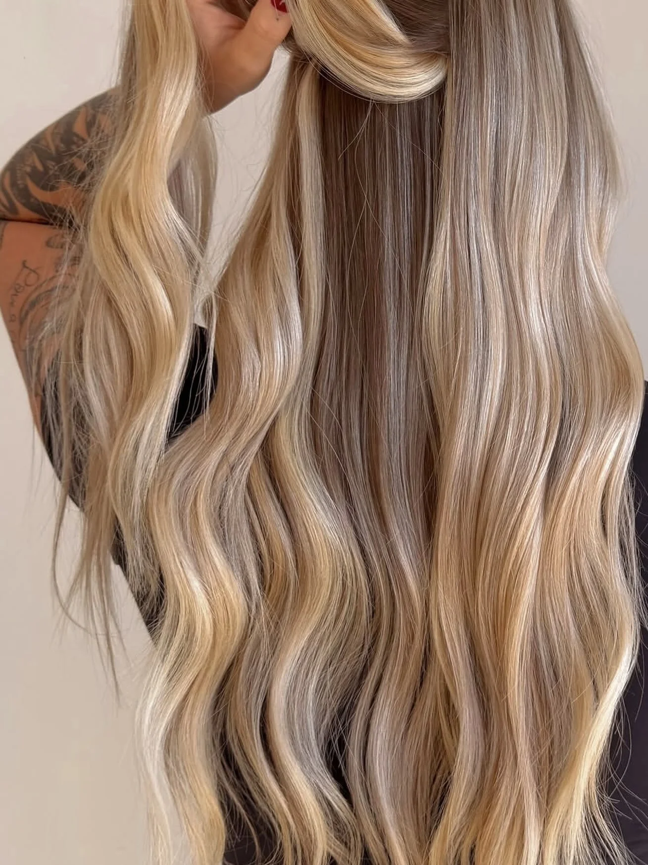 thinking about extensions ? 

stylist: @hairzbyhaley