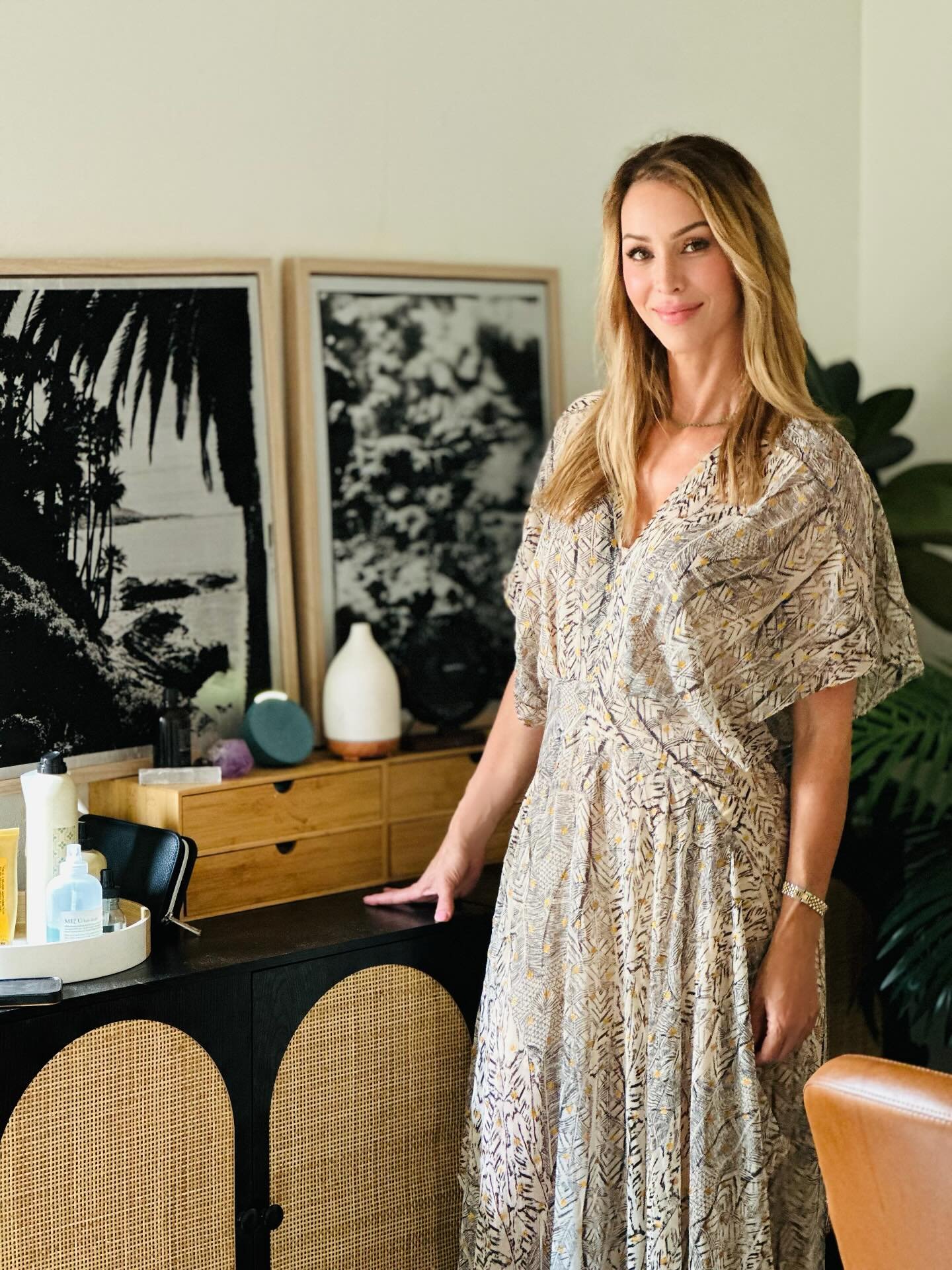 Laguna friends, go check out my lovely friend Rachel at her new salon on Thalia... and you can see some of my art 💕