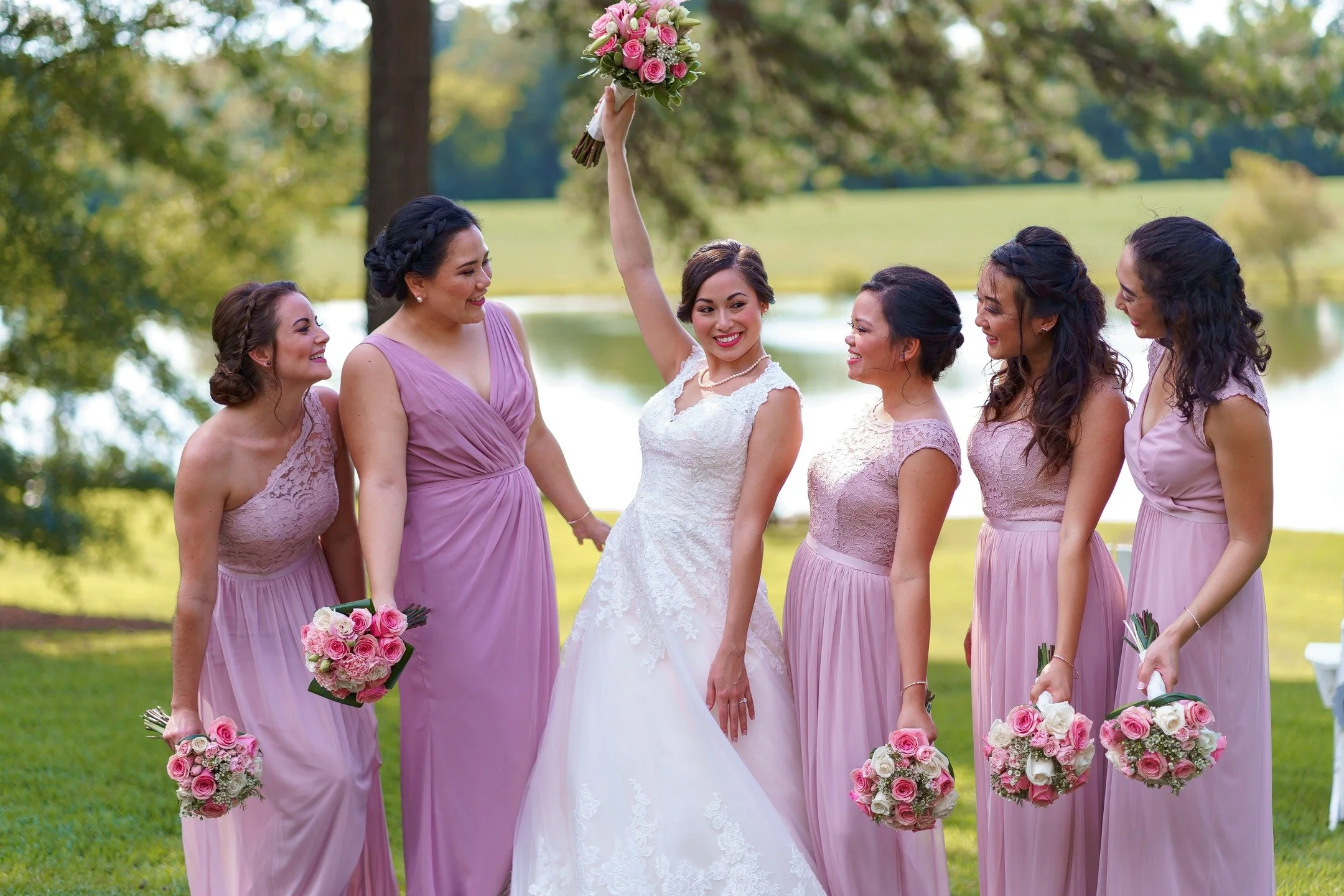 🌸 Bridesmaids &amp; Best Friends 🌸
✨ Joyful Moments with Silverlined Wedding Photography ✨
Surrounded by her favorite girls, this bride shines with confidence, laughter, and love. At Silverlined Wedding Photography, we capture the beauty of friends