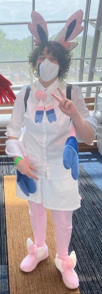 Sylveon Cosplay, 05/2023

Outfit based on character from Pokemon. Ears, bowtie, shoe covers, and tail made by me.