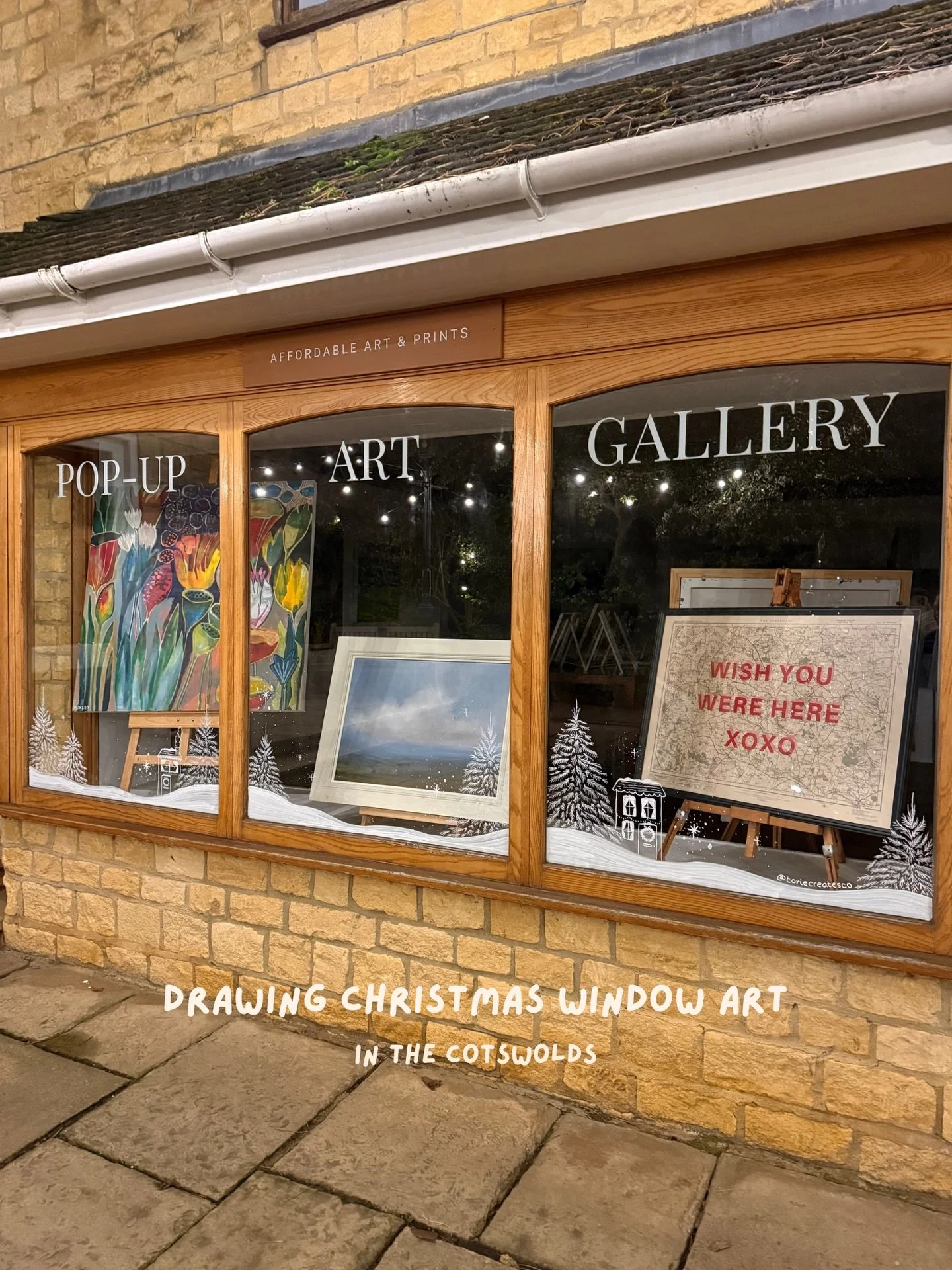 Cotswolds Art Co got its Christmas glow-up ✨

There&rsquo;s something so satisfying about turning a blank window into a full festive scene &mdash; little details, snowy rooftops, and that cosy Cotswold magic🎄 

#windowartist #christmaswindowpainting