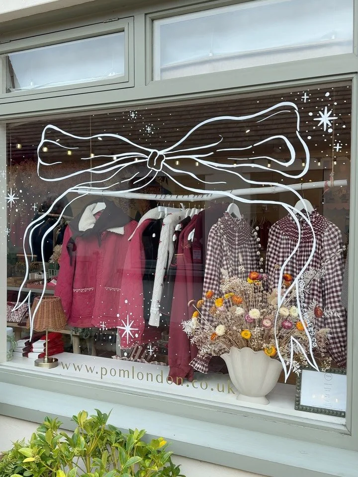 Pom London Christmas window art, in Stow-on-the-Wold🎀 

Loved giving @pom_london a simple but super cute christmassy glow-up on Friday! 

And honestly&hellip; their clothes and accessories were stunning I couldn&rsquo;t leave without treating myself