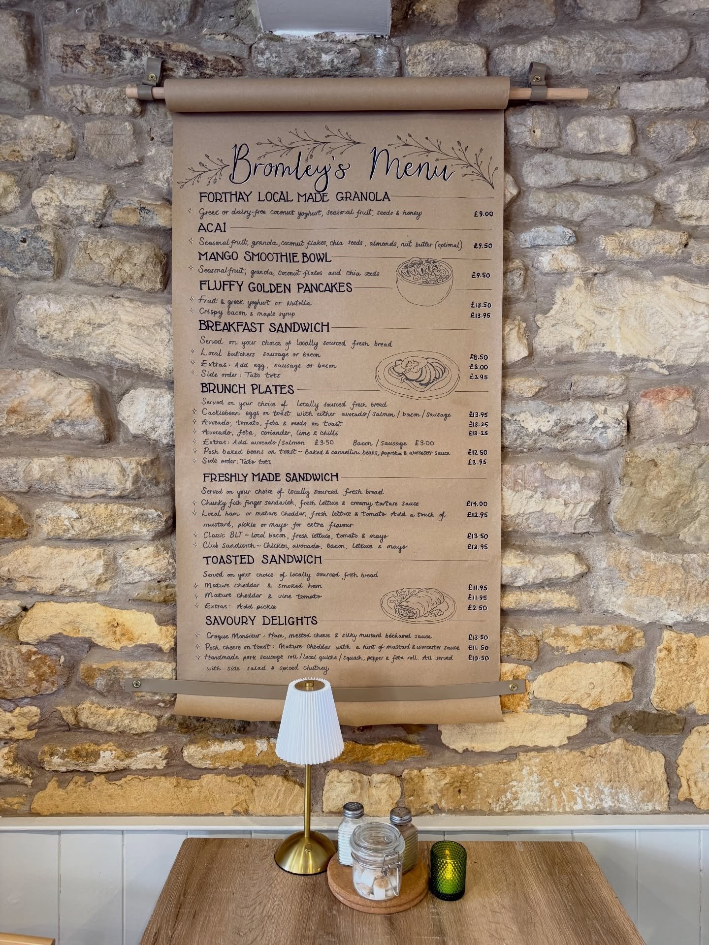 New menu refresh and boards for @bromleys_of_cotswolds 🌿 

So grateful for businesses returning to me for all their artwork needs💛 

#smallbiz #thecotswolds #handwrittensigns #signwriting #handdrawnart