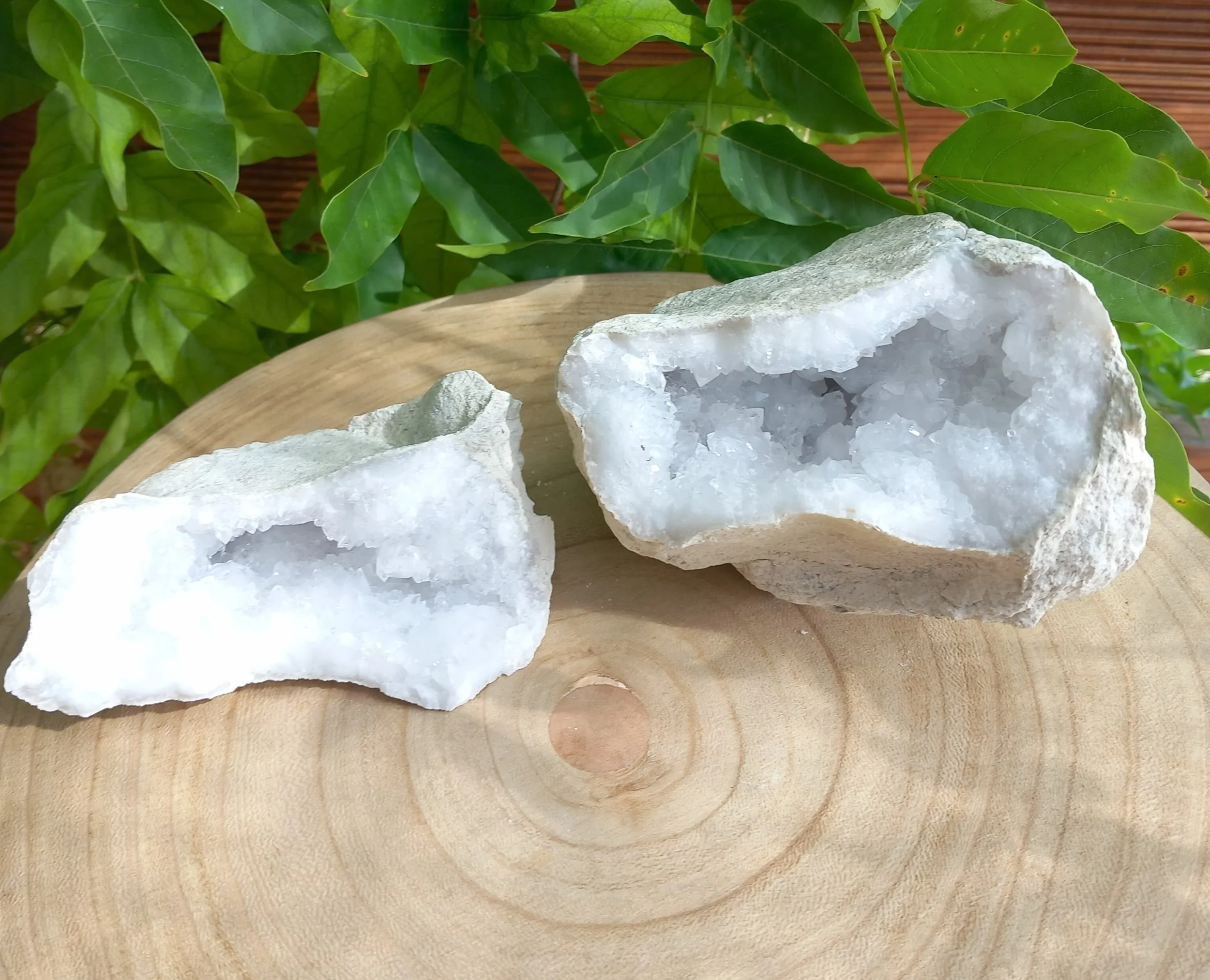 Géode de Quartz Blanc Entière 15 cm