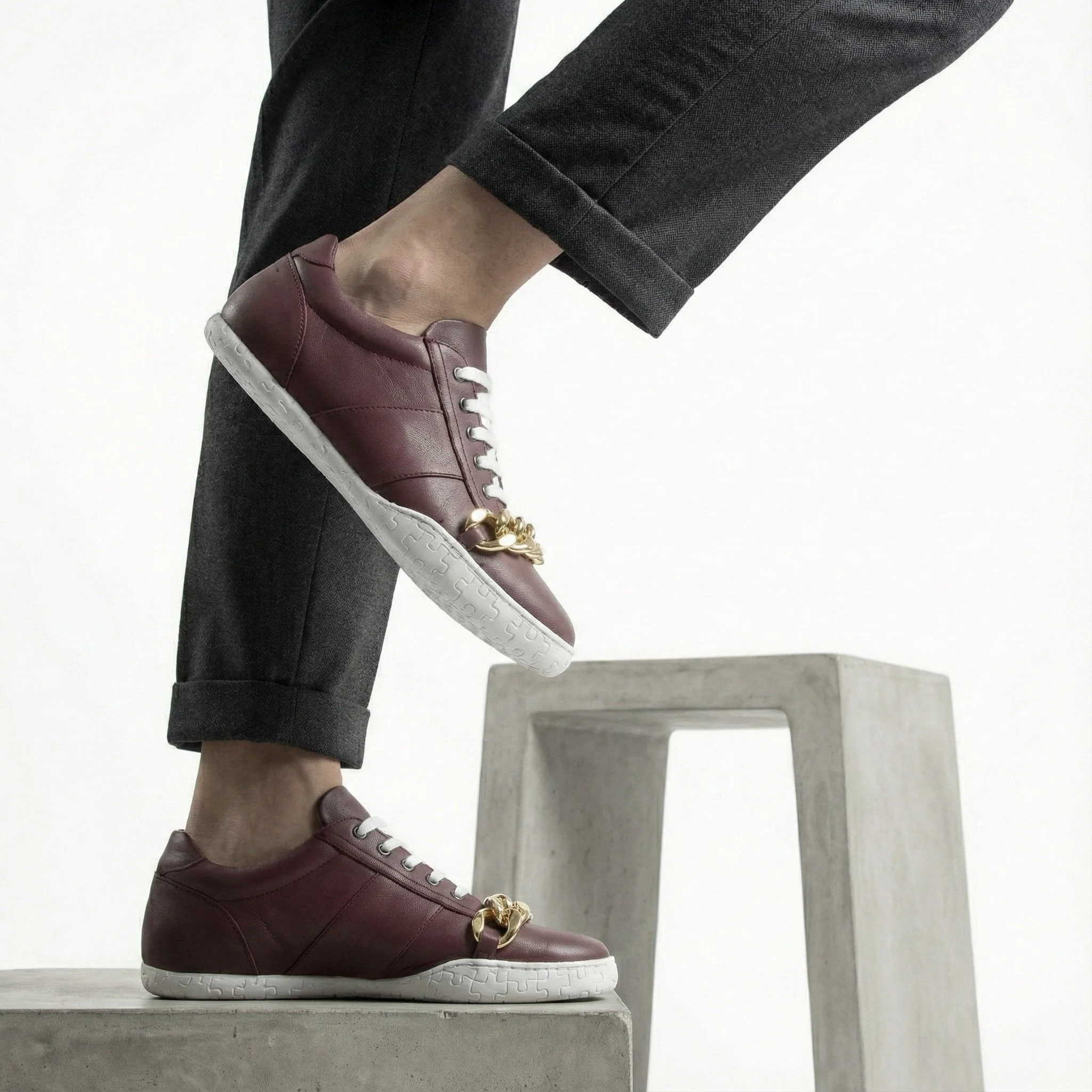 Womens Épure Chaîne Low Minimal Metal Sneaker 3.jpeg