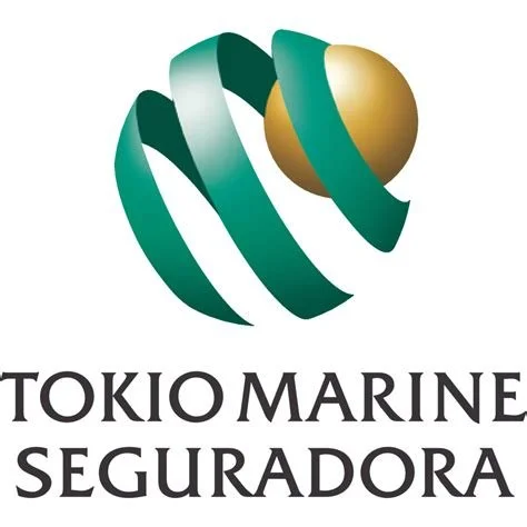 Logo da Tokio Marine Seguradora, com uma esfera dourada cercada por faixas verdes formando um coração.