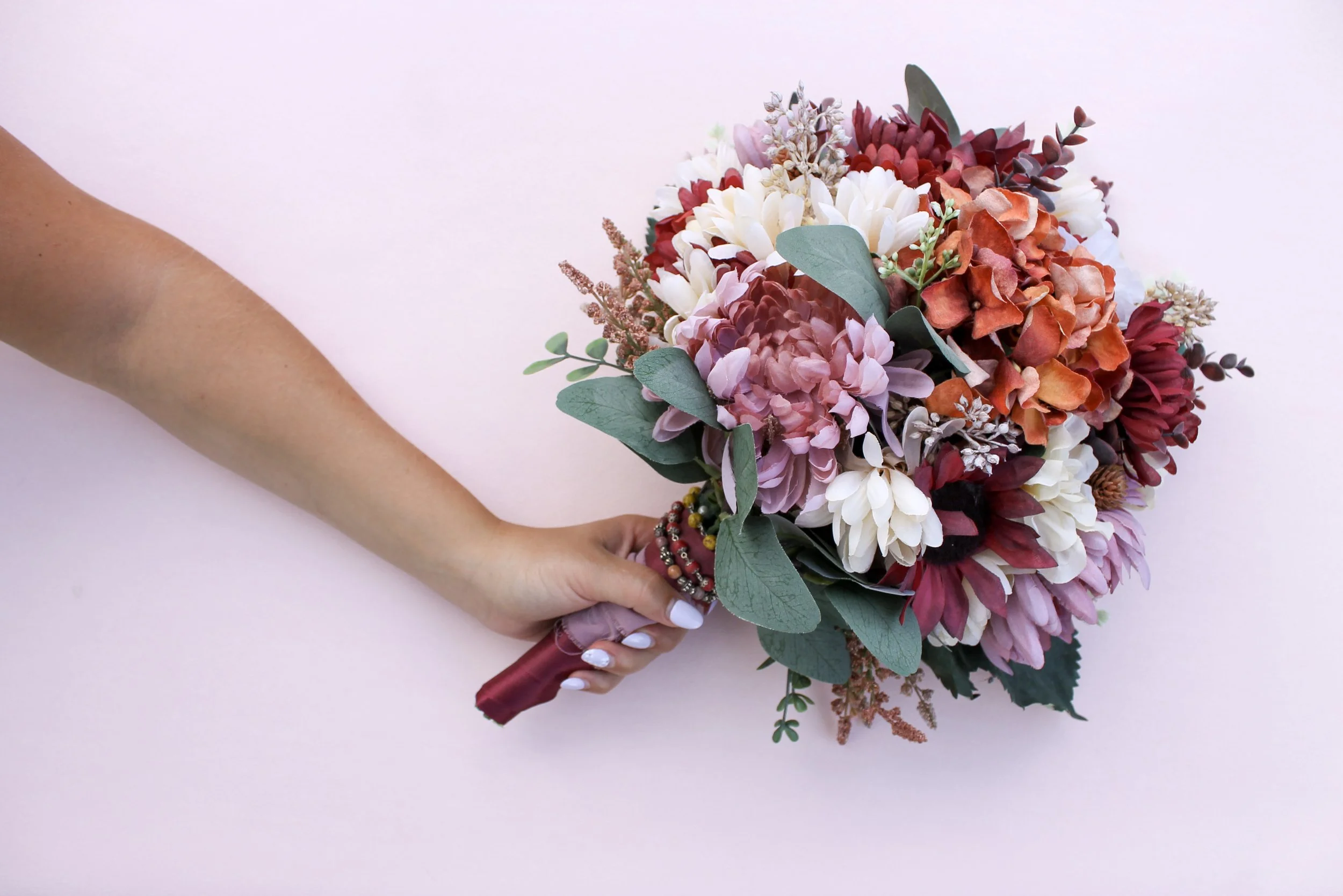 Wedding Floral Color Palettes Trending in 2025: A Seasonal Guide