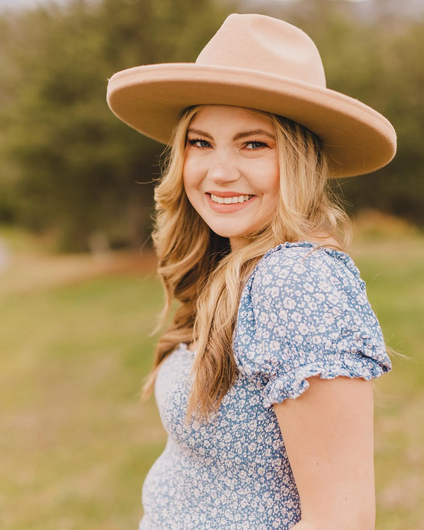 So excited to have my sweet cousin, 
@mrslilyfree on my podcast today! Listen as we discuss finding joy and a positive mindset in any situation!  https://podcasts.apple.com/us/podcast/for-the-love-of-chaos/id1550299411?i=1000677653423 #christianpodca