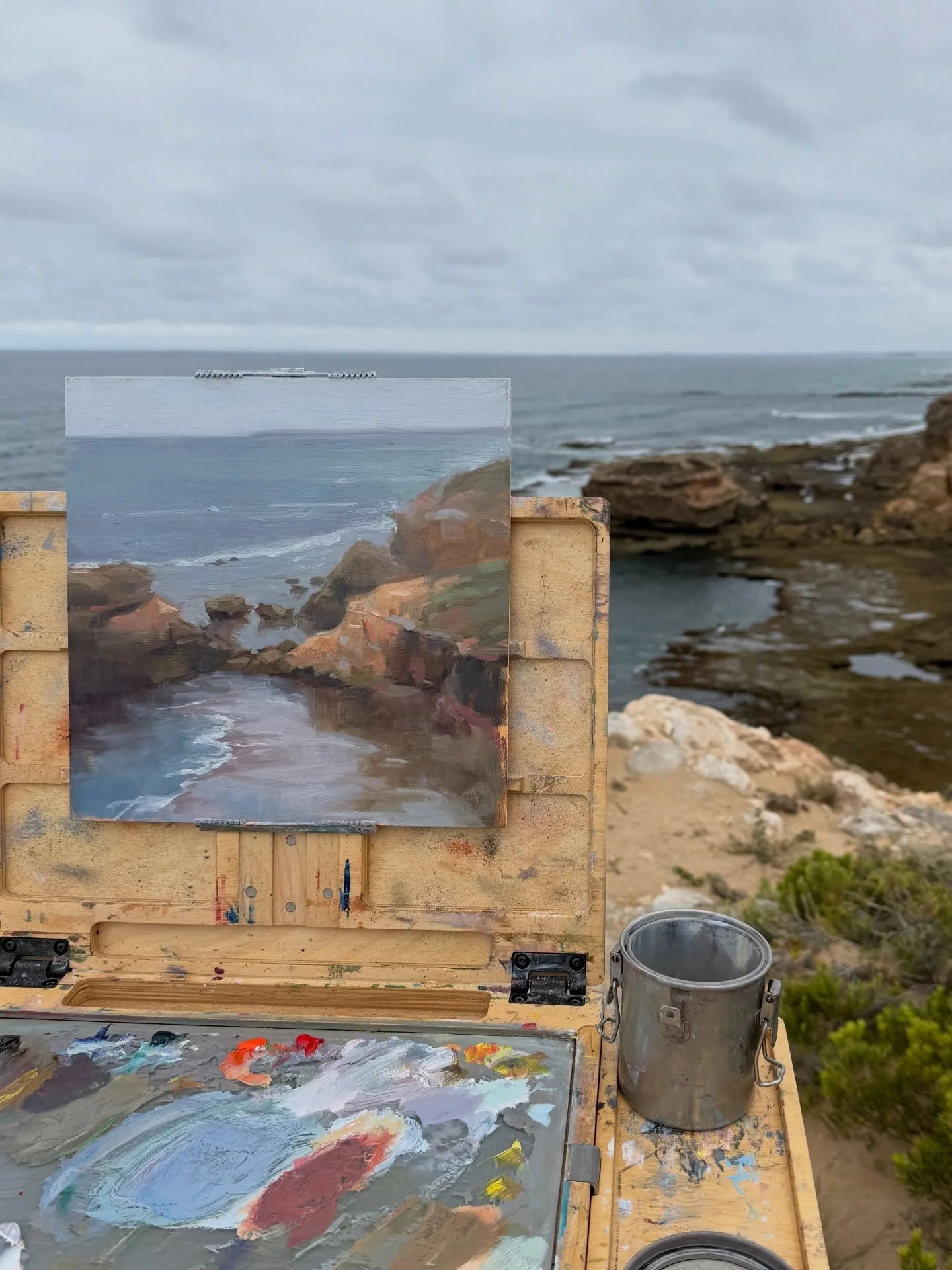 A quiet early morning down in Sorrento. Overcast sky, quick moving tide and fresh summer breeze. The tourists have left and the weather is finally stable, love this time of year! 🎨✨