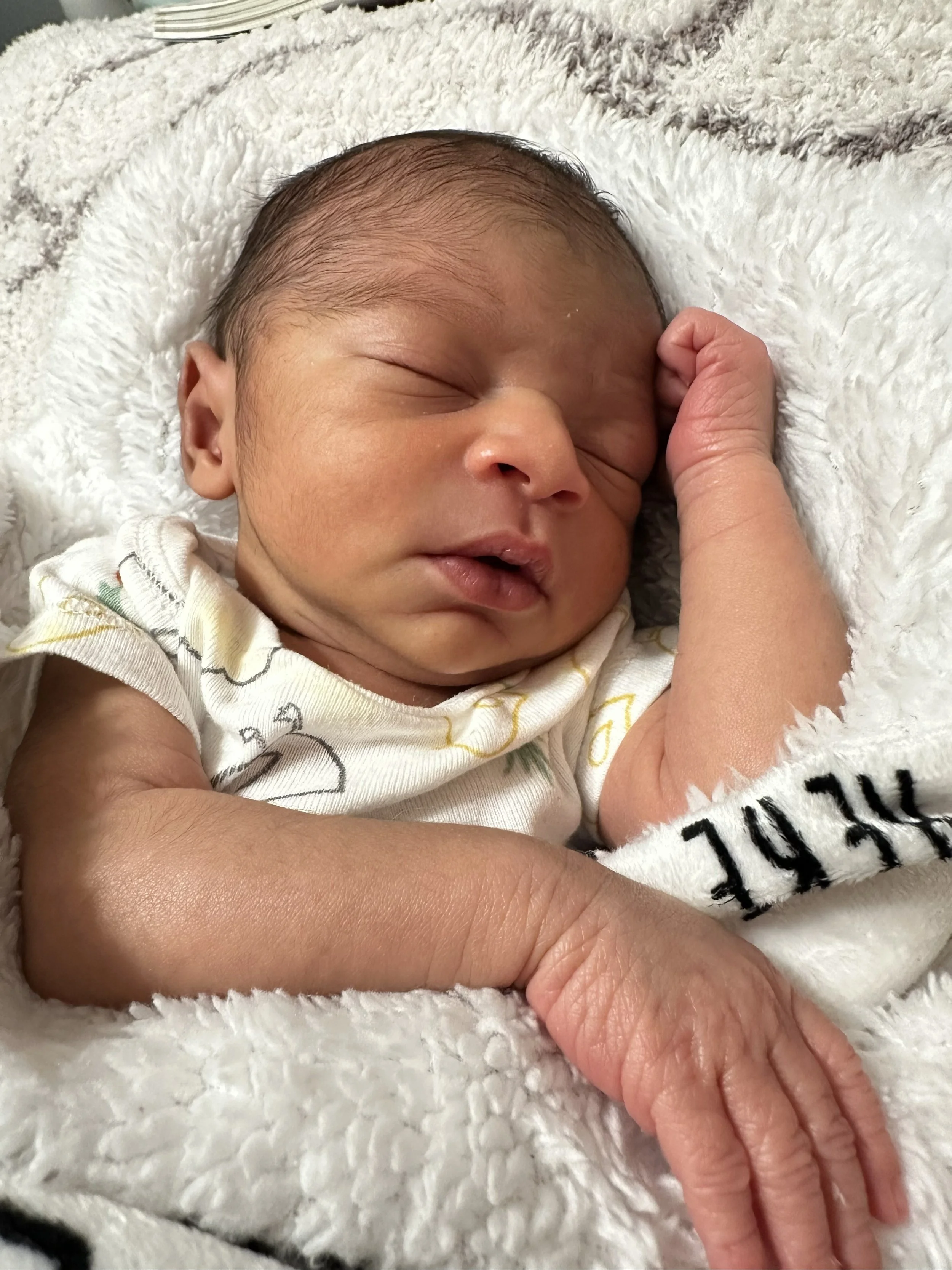 Newborn with doula support in Zimmerman Minnesota