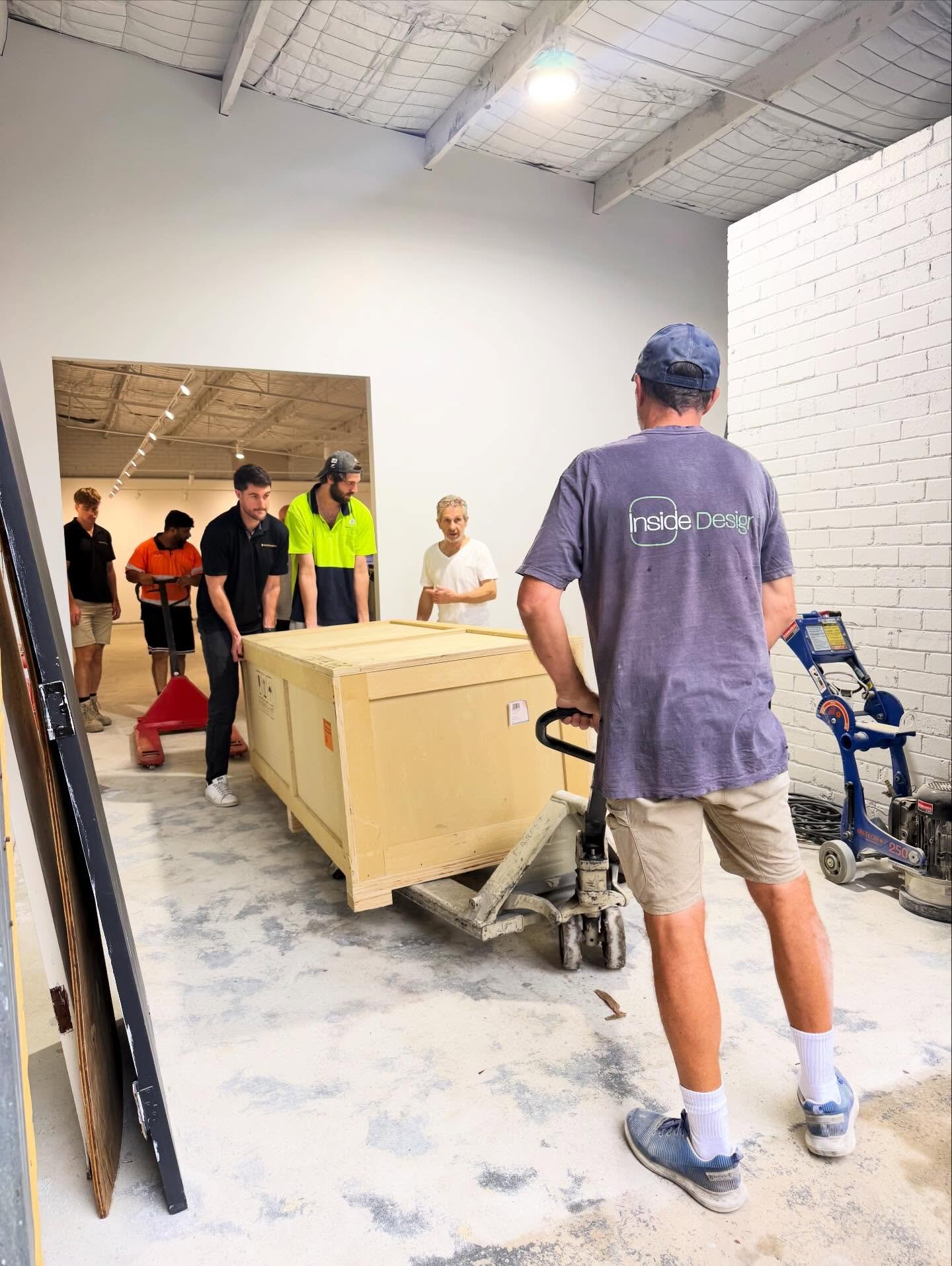 Excited! Artworks have arrived from our Chinese Artists! 
We will take you behind the scenes of our new ACAR Arts Space very soon.