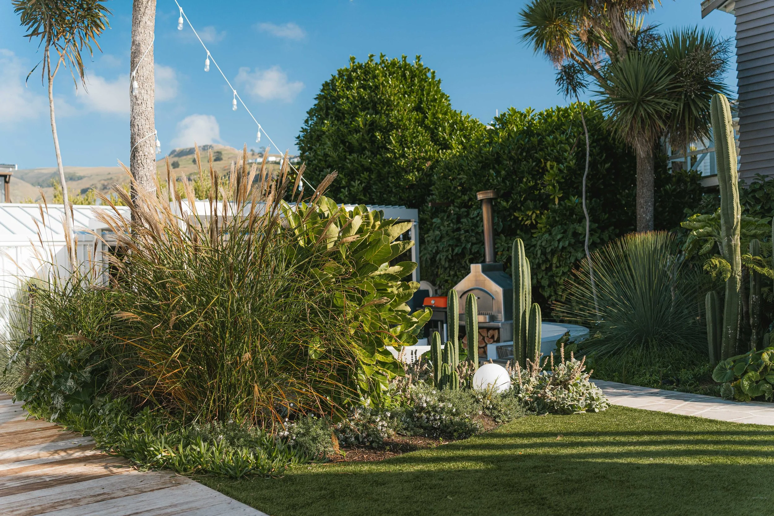 henry-blakely-landscapes-christchurch-pizza-oven-garden-lighting.jpg.jpg