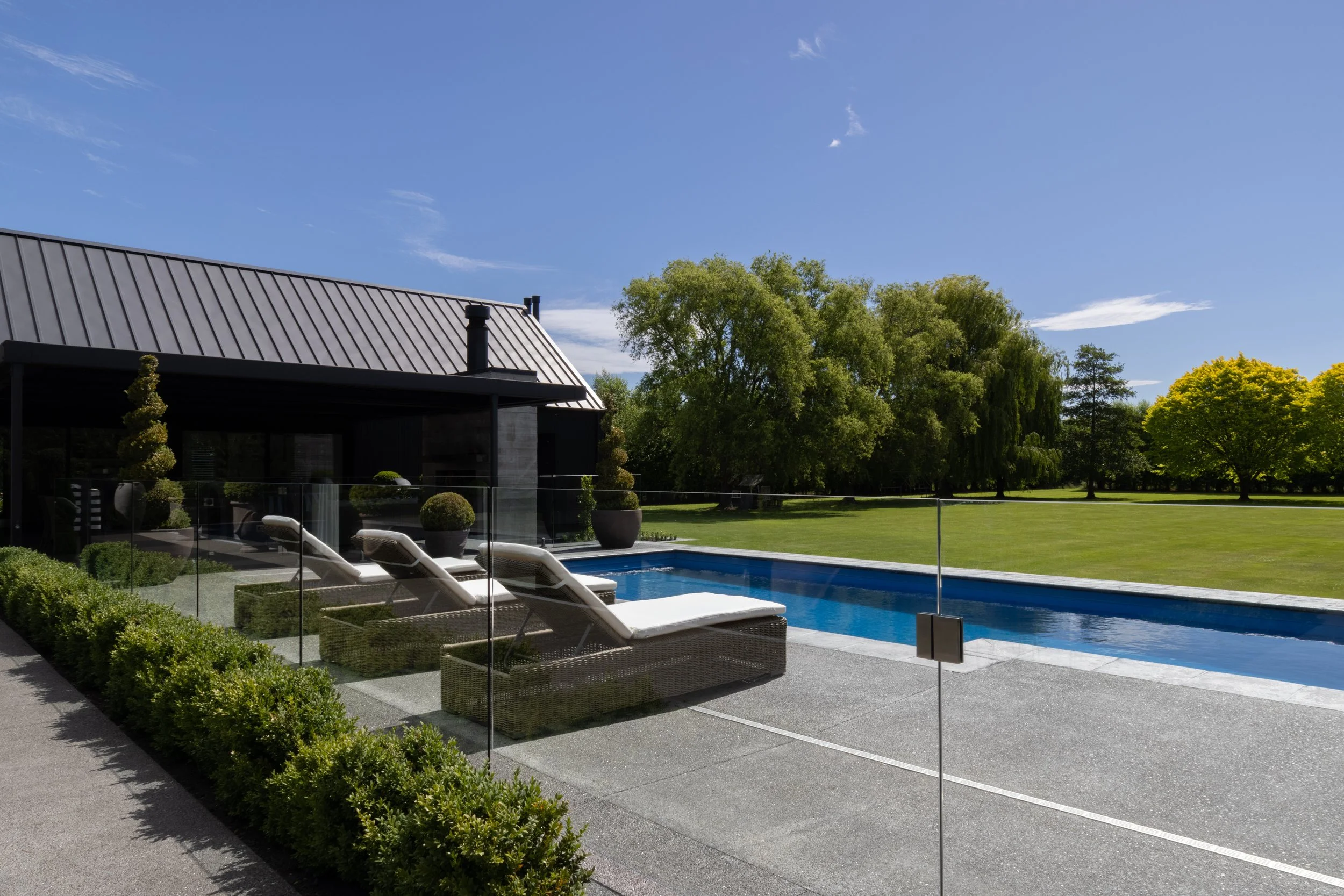 henry-blakely-landscapes-christchurch-raddens-road-poolside-hedges.jpg