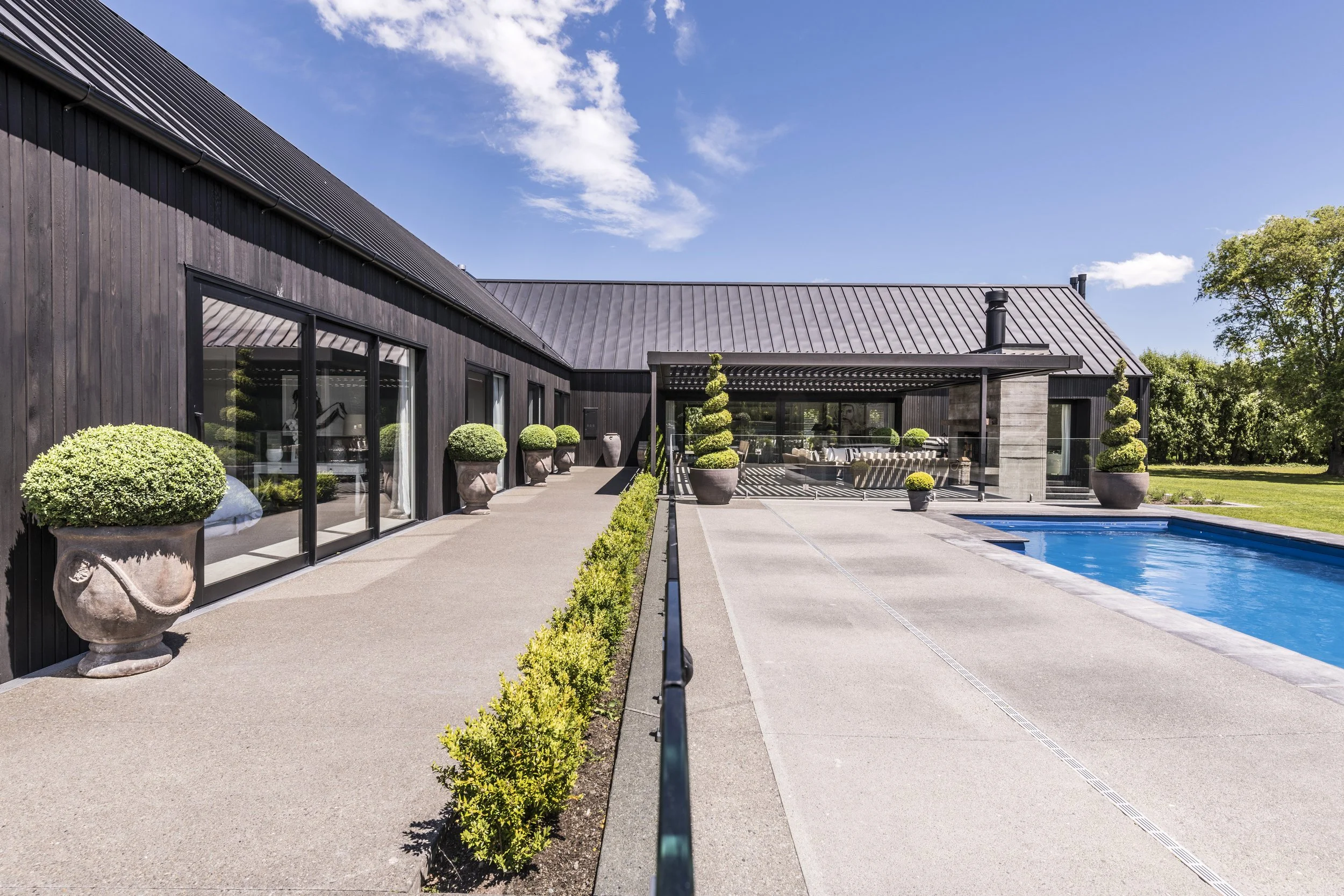 henry-blakely-landscapes-christchurch-poolside-patio-urns.jpg