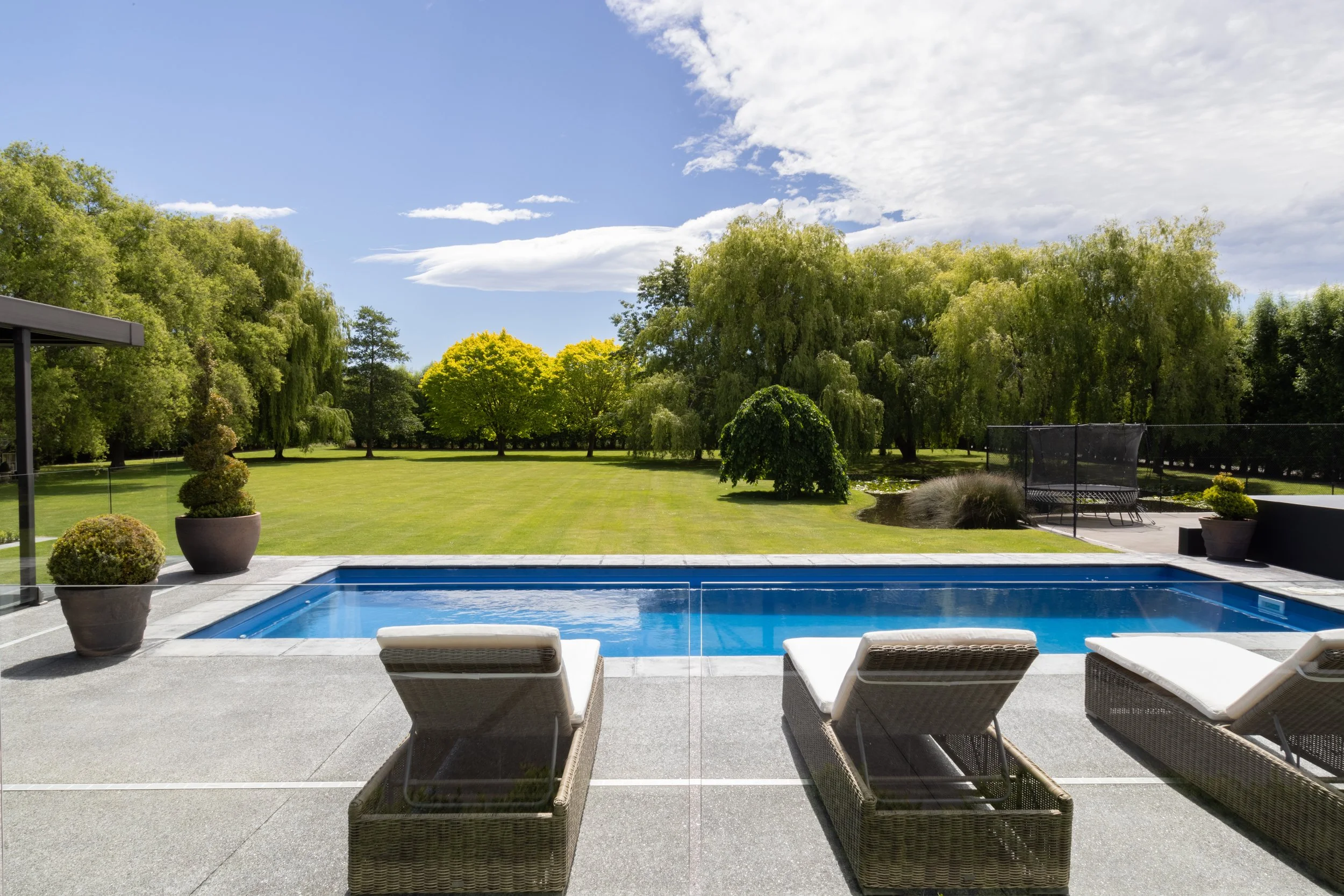 henry-blakely-landscapes-christchurch-raddens-road-pool-lounge-area.jpg