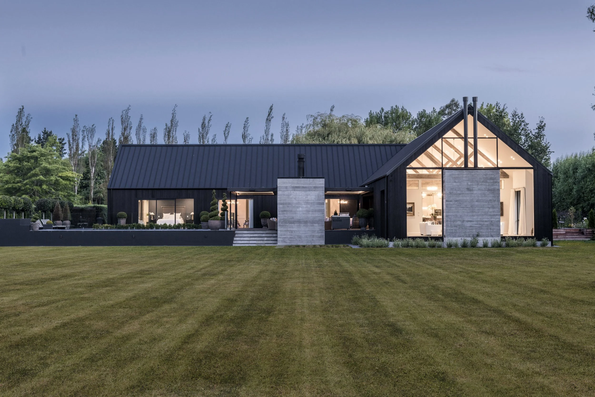 henry-blakely-landscapes-christchurch-modern-farmhouse-exterior-dusk.jpg