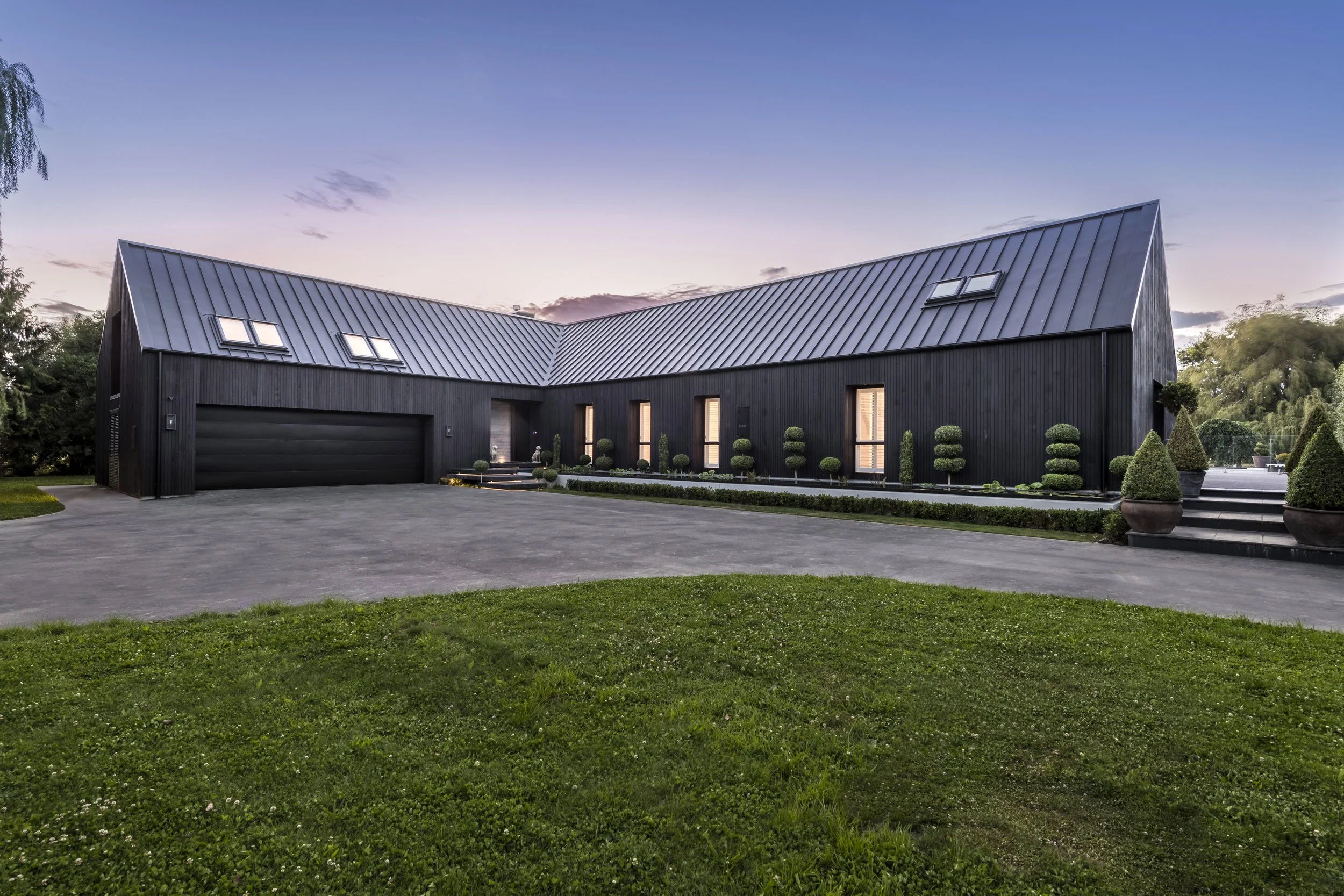 henry-blakely-landscapes-christchurch-black-modern-house-driveway.jpg