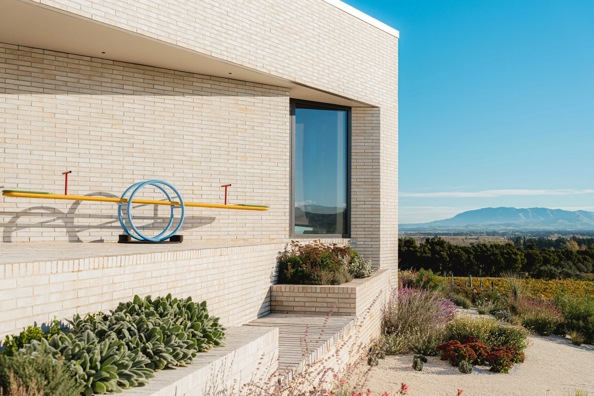 henry-blakely-landscape-designers-christchurch-modern-house-gravel-garden.jpg