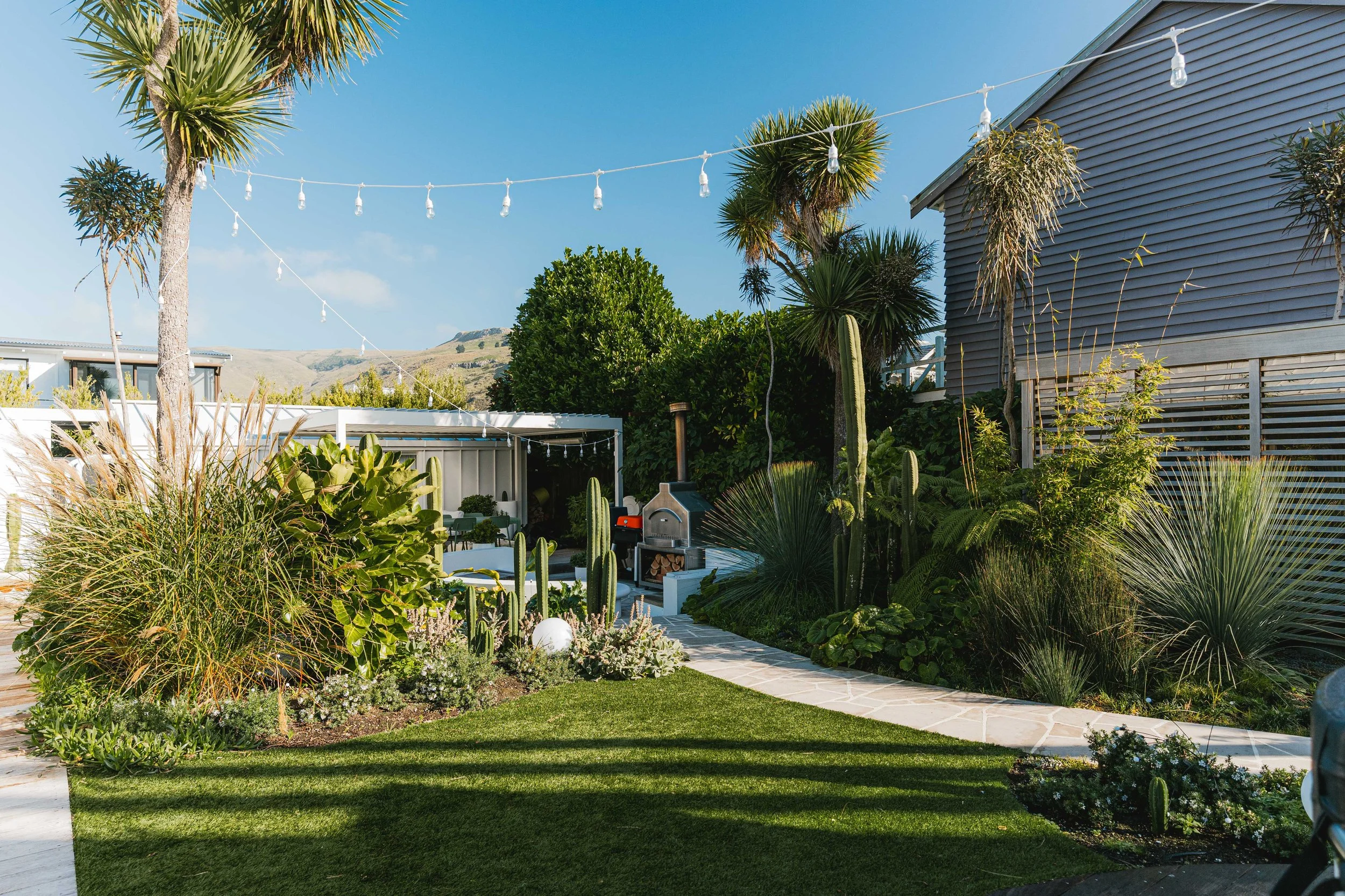 henry-blakely-landscapes-christchurch-outdoor-pizza-oven-garden.jpg.jpg