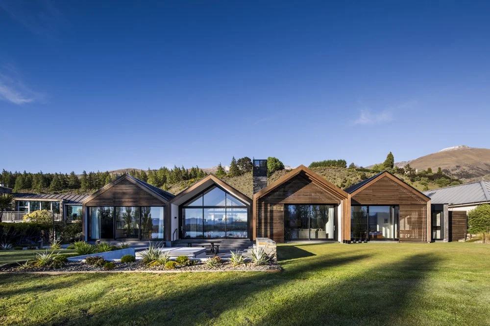 henry-blakely-landscapes-lakefront-home-exterior-garden.jpg.jpg