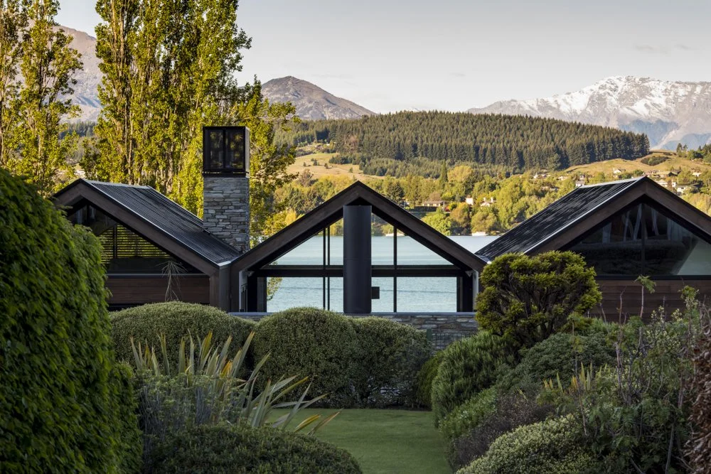 henry-blakely-landscapes-queenstown-lake-mountain-view.jpg.jpg
