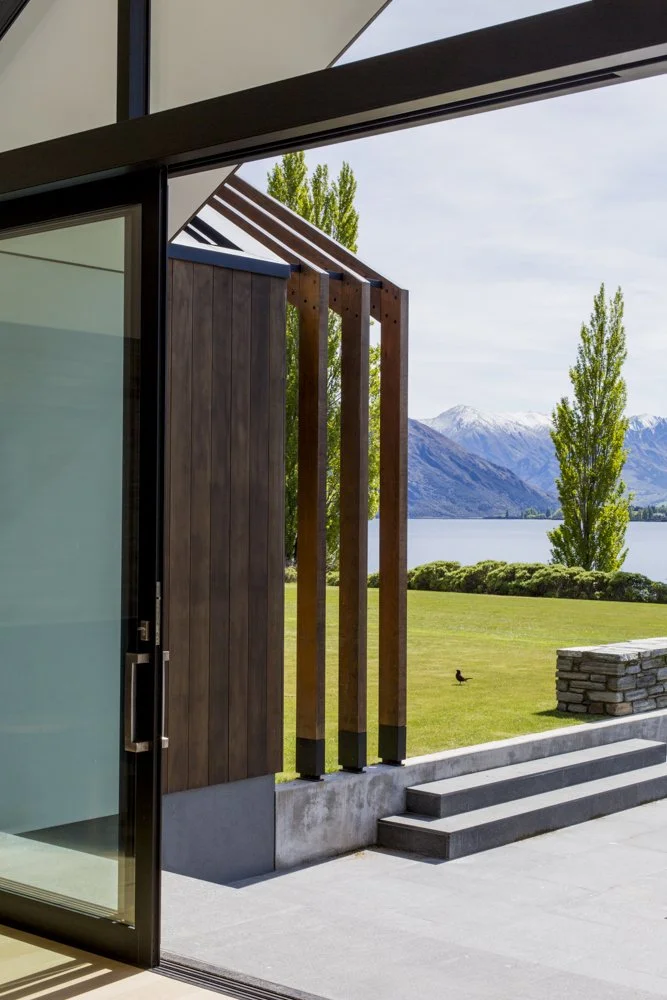 henry-blakely-landscapes-indoor-outdoor-flow-lakefront.jpg.jpg