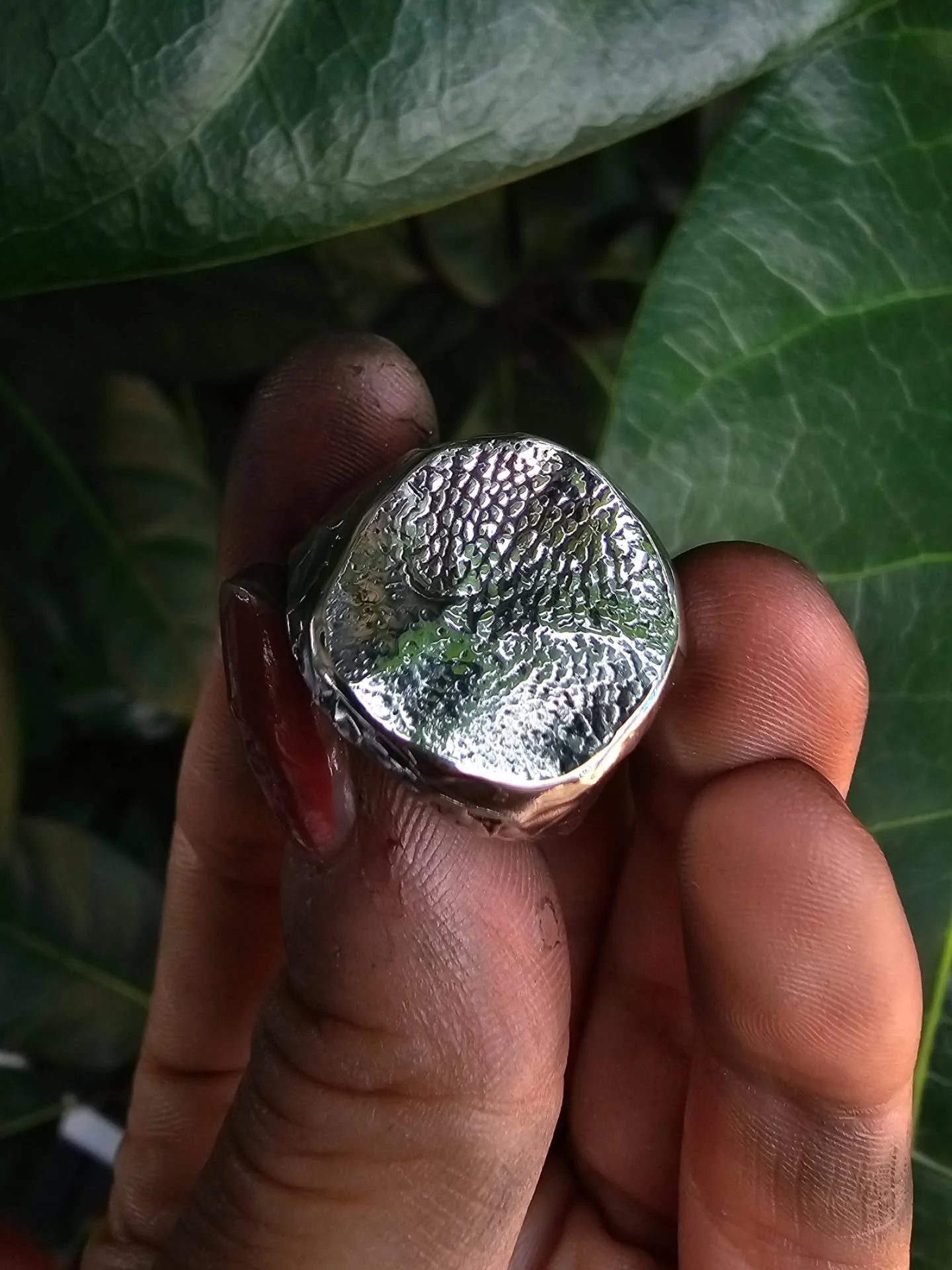 OOOF 😍

The latest Familar Print ring hot off the bench has my heart. A chonky signet with a doggo nose imprint and textured band.

The perfect adornment for any animal lover.

#urthandflame #handmadejewellery #dognoseprint #signetring #doglovers