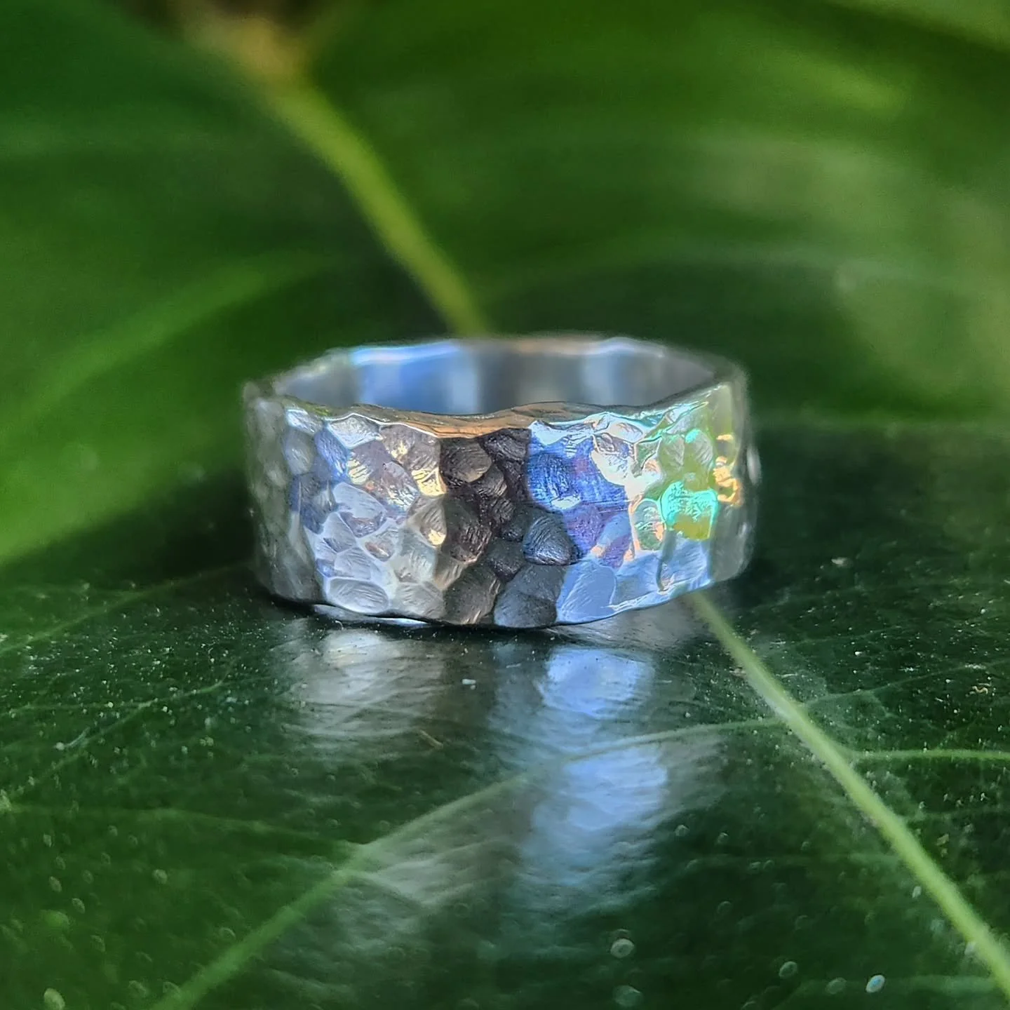 Hand-hammered 925 sterling silver.

Chunky. Honest. Uncomplicated.

Made to be worn daily;
as adornment, as ritual.

🩶

Shipped to 🇬🇧. 
Contact me for something similar.

#handmadejewellery #sterlingsilver #art #simplicity #jeweller