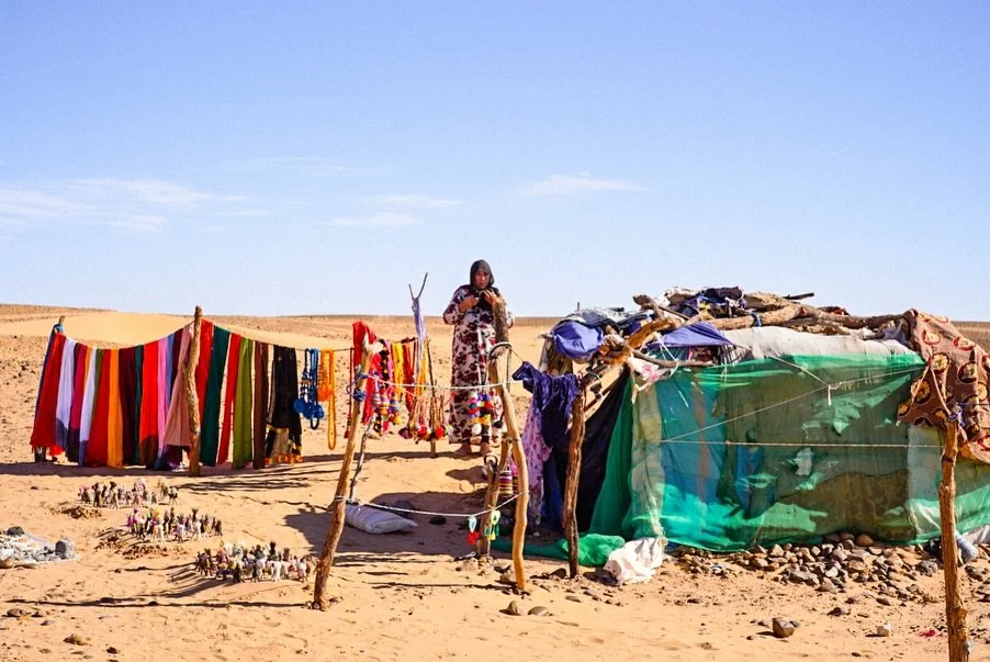 Life can be lived in infinite ways&hellip; Here&rsquo;s a glimpse of pastoral nomadism in the Sahara. 
.
.
.
#indigenous #northafrica #worldtravel #nationalgeographic #travelphotography