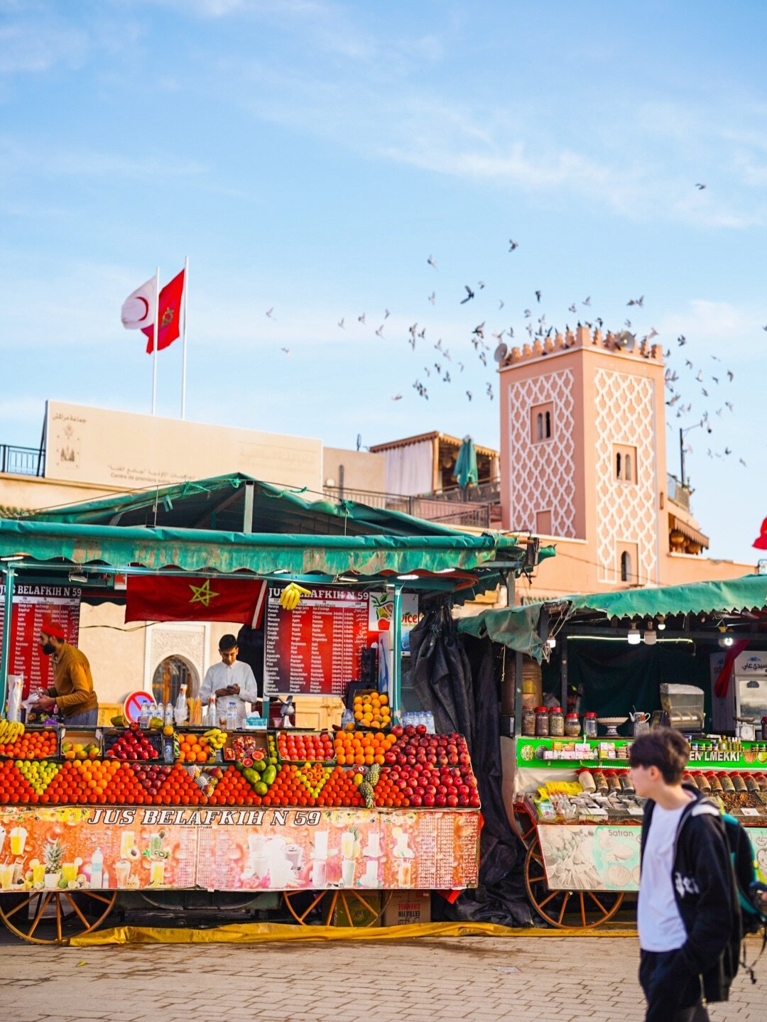 A few hours exploring the colorful chaos of Marrakech, Morocco. Swipe to see the snake charmer! 🐍 
.
#worldtravelpics #travelphotography #documentaryphotography #travelphotographer #streetphotography