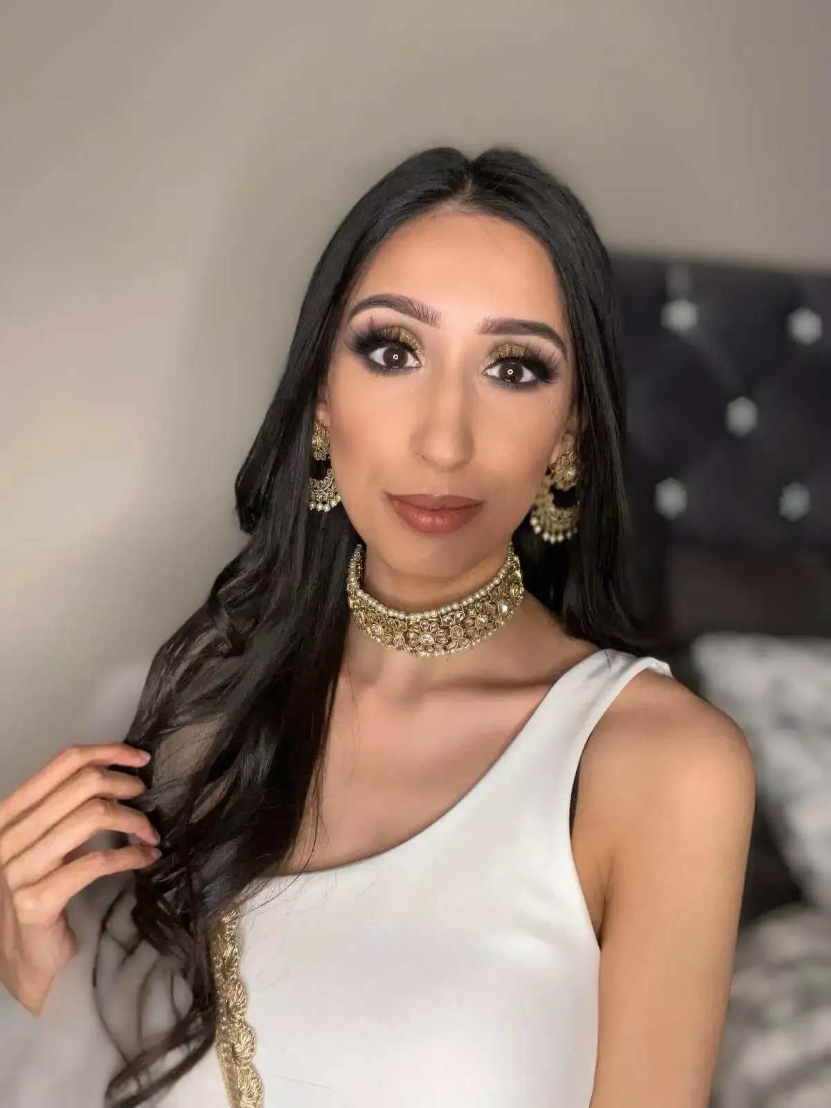 Gurvir, North of Blush makeup artist specializing in Punjabi and South Asian bridal makeup in Calgary and Edmonton.