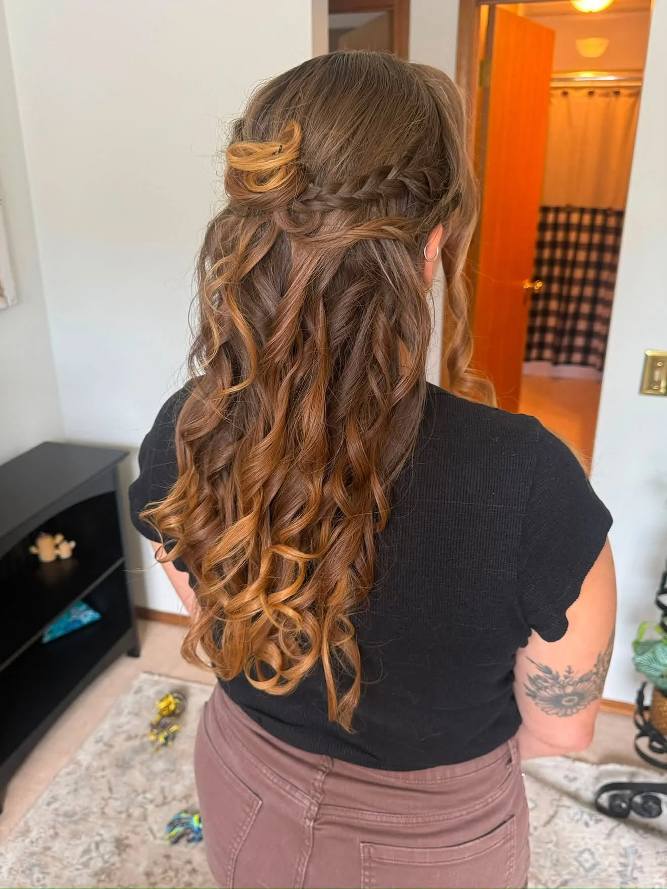 Half-up bridal hairstyle with soft curls, honey-blonde hair.