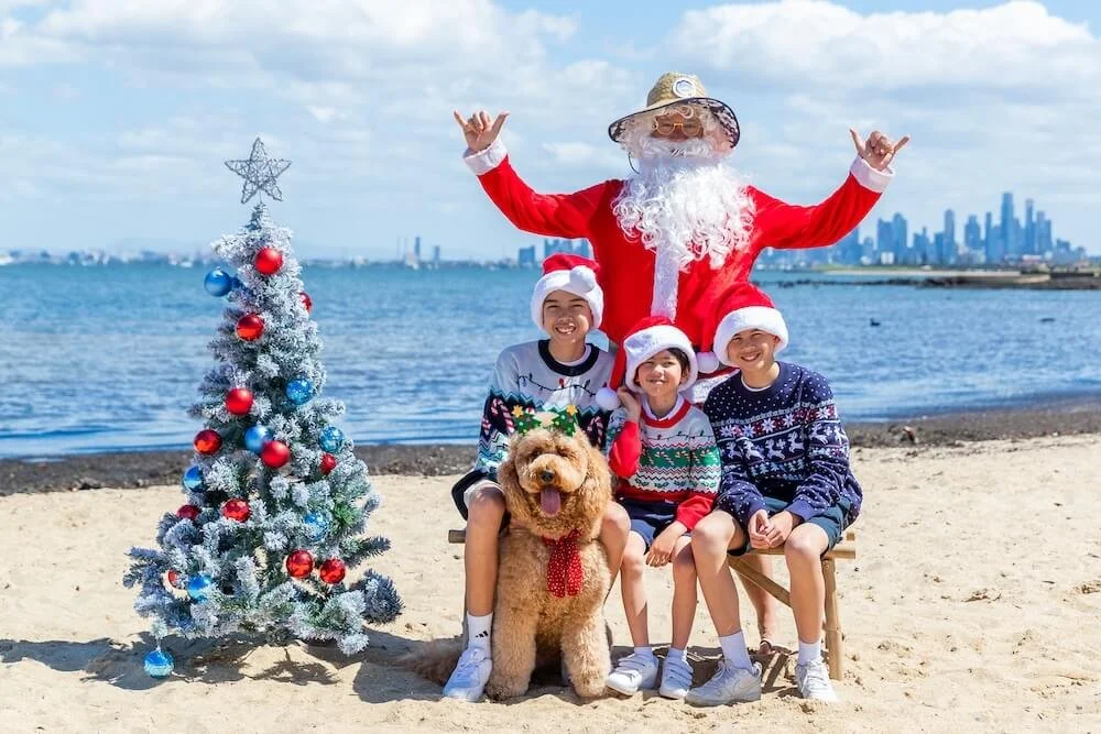 Family Santa photos in Melbourne on the beach