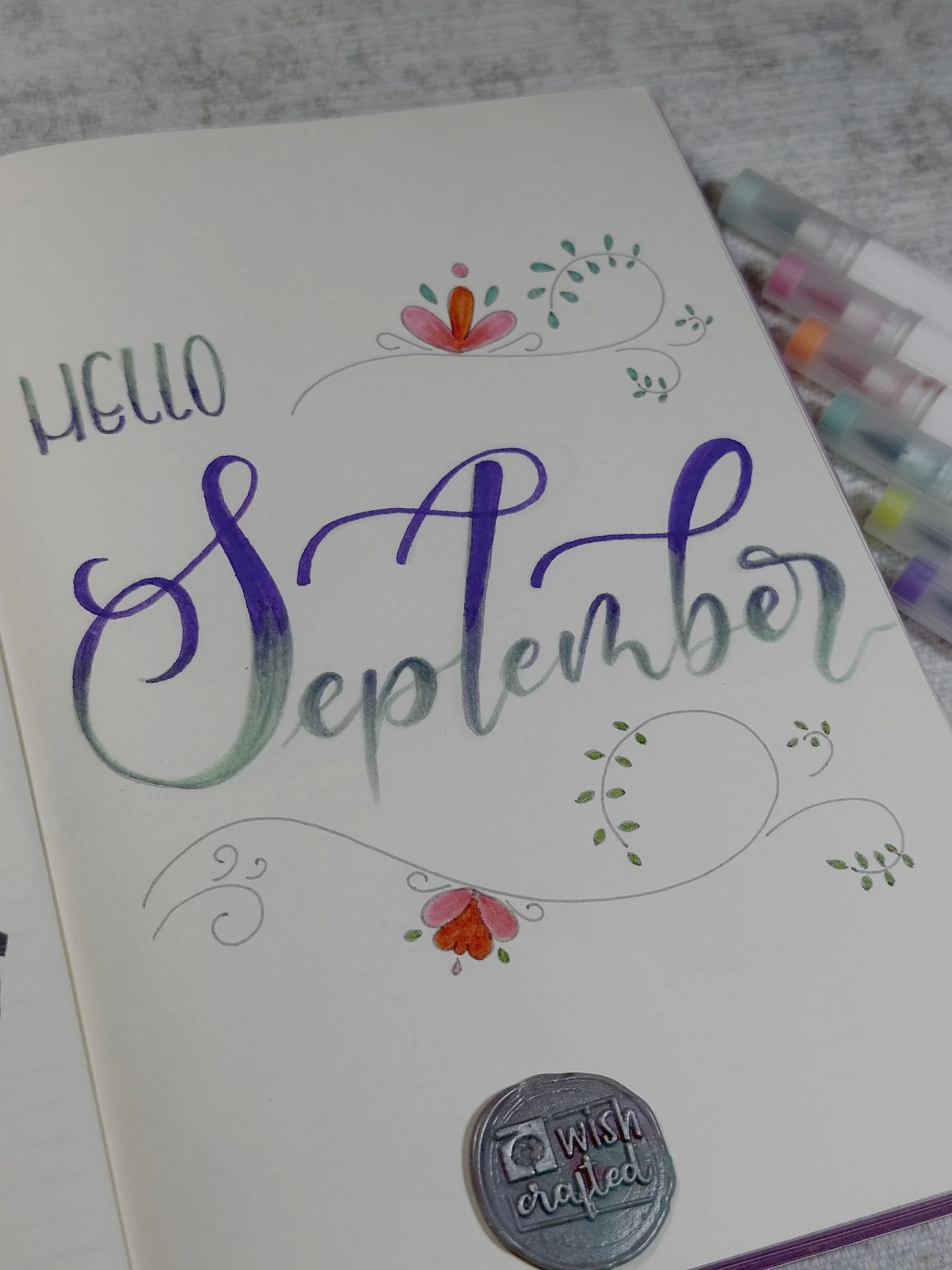 Hello September β¨
.
My journal is about to fill up, and it’ll be the first artistic planner I've filled out during the past eight months. I made several attempts until one setup for daily and monthly planning clicked.
So, if you want to use a