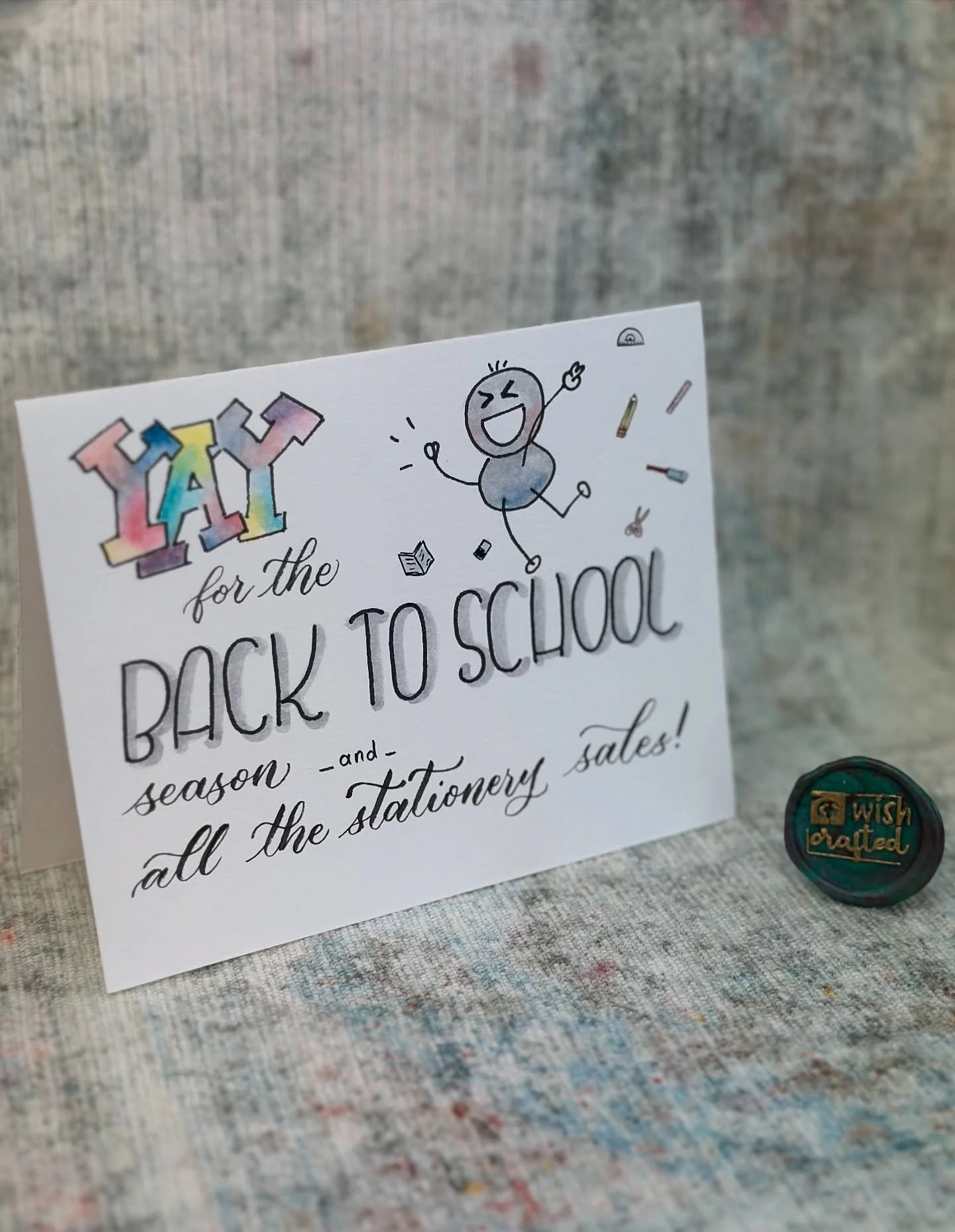 The #BackToSchool card I made for the #HappyMailx2025 πβοΈβοΈπ
.
It’s the second year after gazilion years that I’m not going back to school, and it’s with lots of mixed feelings. However, the stationery sales of this time of the ye
