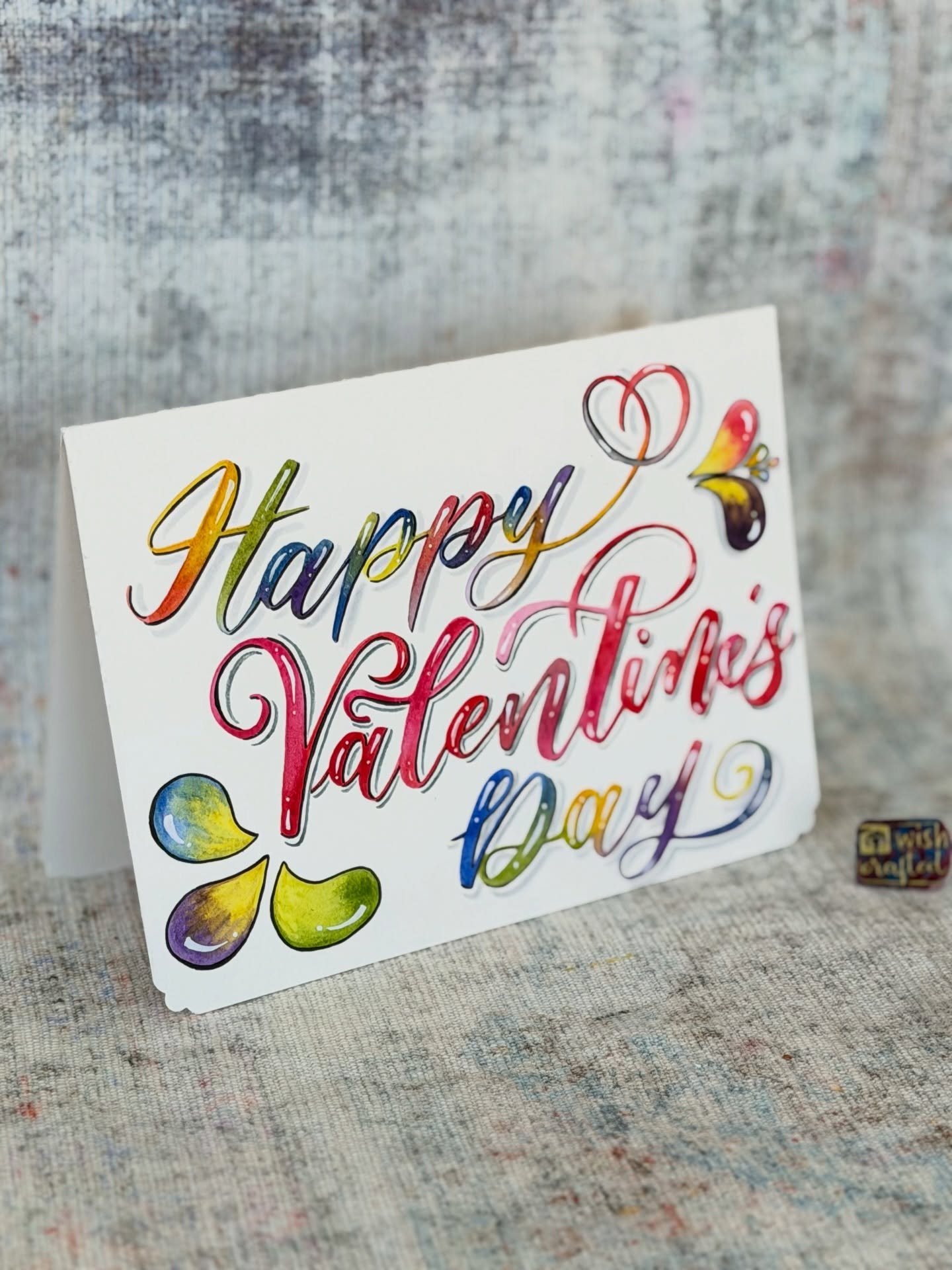 V Day is coming! 💌 
You can make your own Love Day card after learning some modern calligraphy techniques on Thursday evening @thesehandscollective! ✨
🎟️: visit TheseHandsCollective.com
.
This is my first calligraphy club workshop where I focus mor
