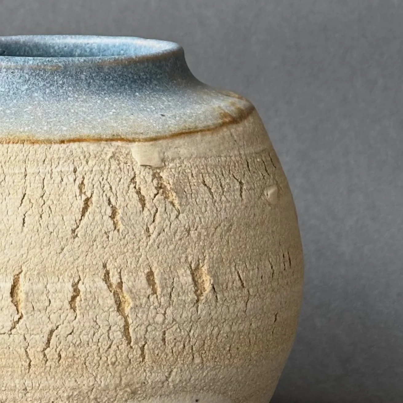 This vase is part of a new series I&rsquo;ve been quietly shaping, soon to be part of CRUST, opening tomorrow (Friday 9th) at @artviewgallery.
Join us from 6pm for an evening of local art, earthy textures, and shared moments.
Would love to see you th