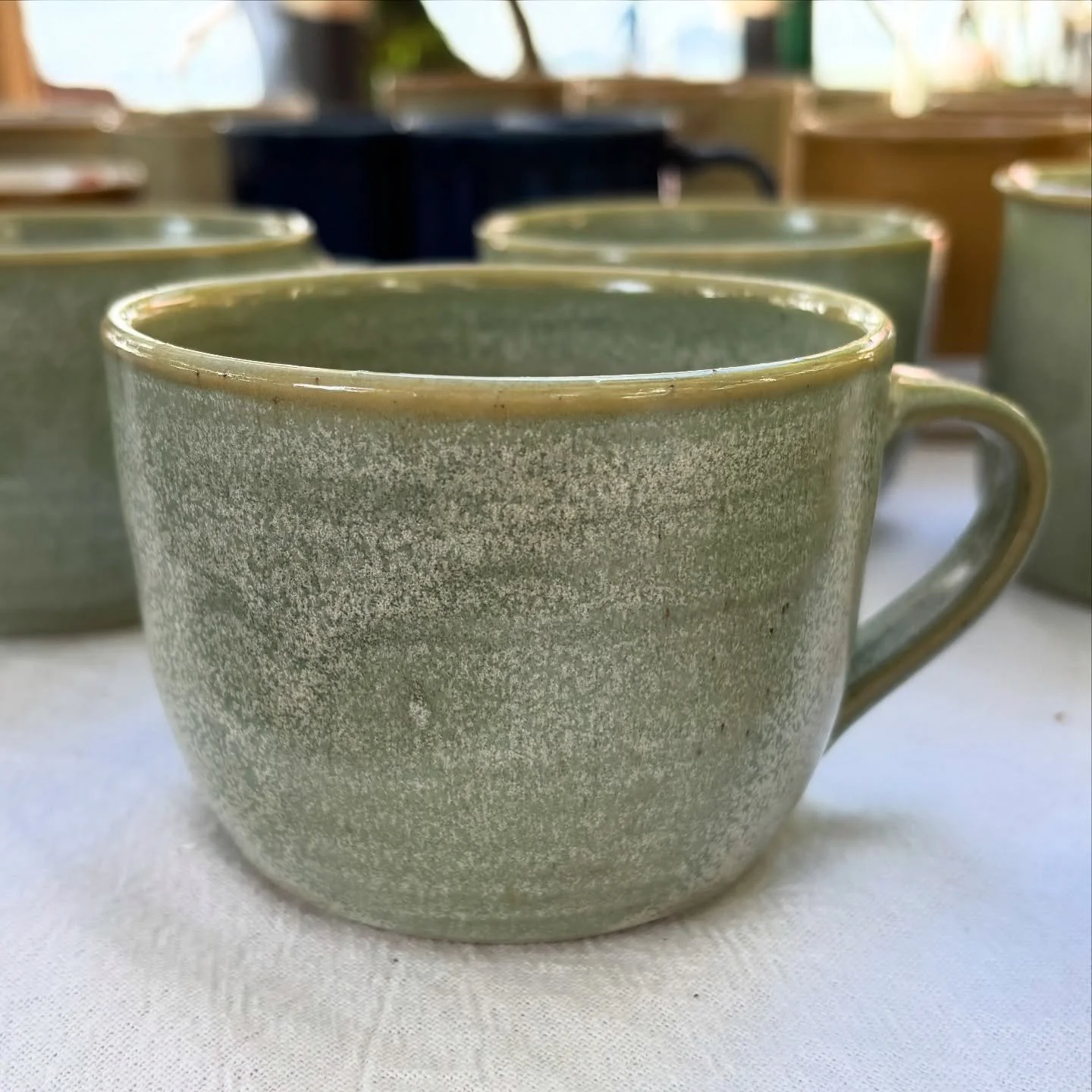 New cup in green glaze. I love the little crystals ✨