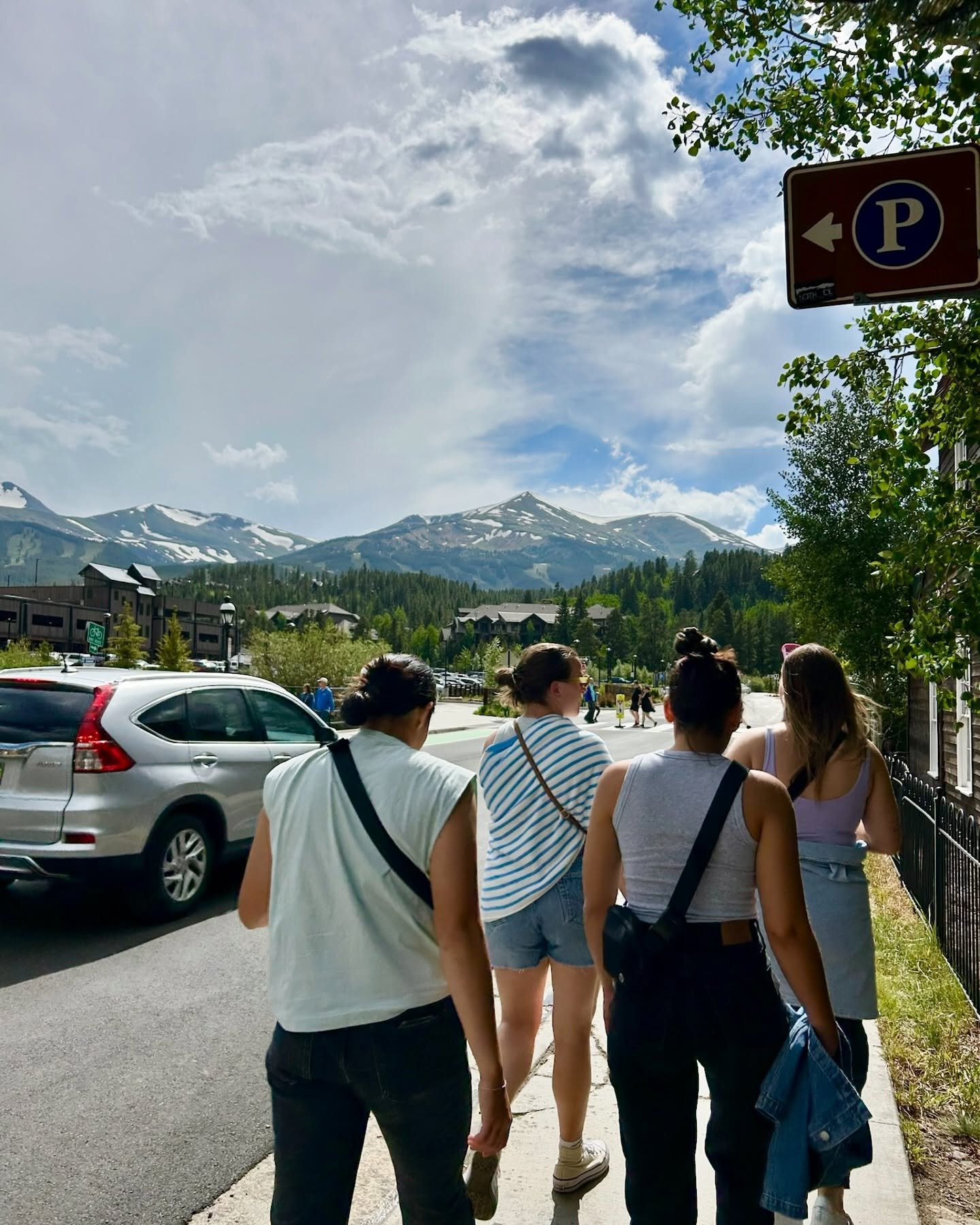 some of my favorite moments from July 

🫶 time with the bffs 
🪡 scalp acupuncture 
🌿 planting the herb garden with @nwhsu_herbclub 
🌼 my first bonsai workshop 
🐦&zwj;⬛ dropped a fledgling robin off at the wildlife rescue 

Just 2 weeks left in T