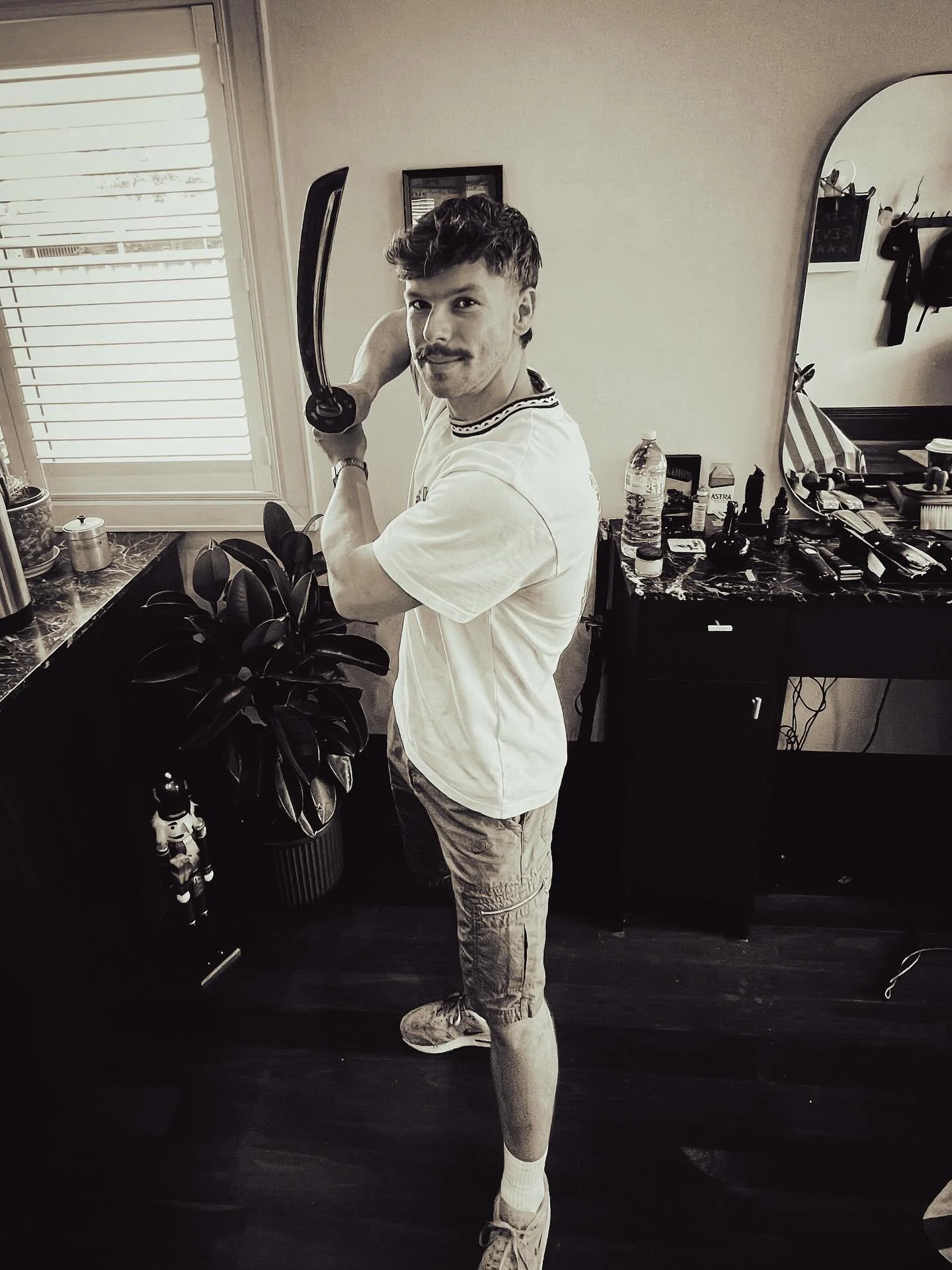 Join us in welcoming @ewandauncollie_ to the Sloans team 

Taking bookings now 
He&rsquo;s a dab hand with a blade