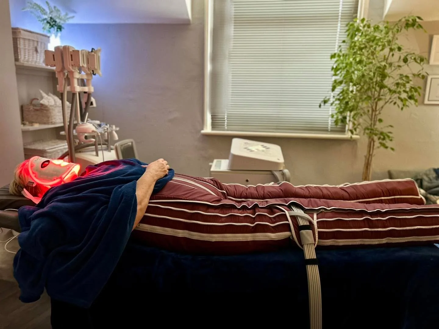 WINTER WELLNESS AT BUTE HOUSE - &pound;75 per session, later appointments available on request, call for availability 

This is a &ldquo;self care&rdquo; session to truly unwind and refresh during these winter months ✨
Get deeply cleansed skin with a