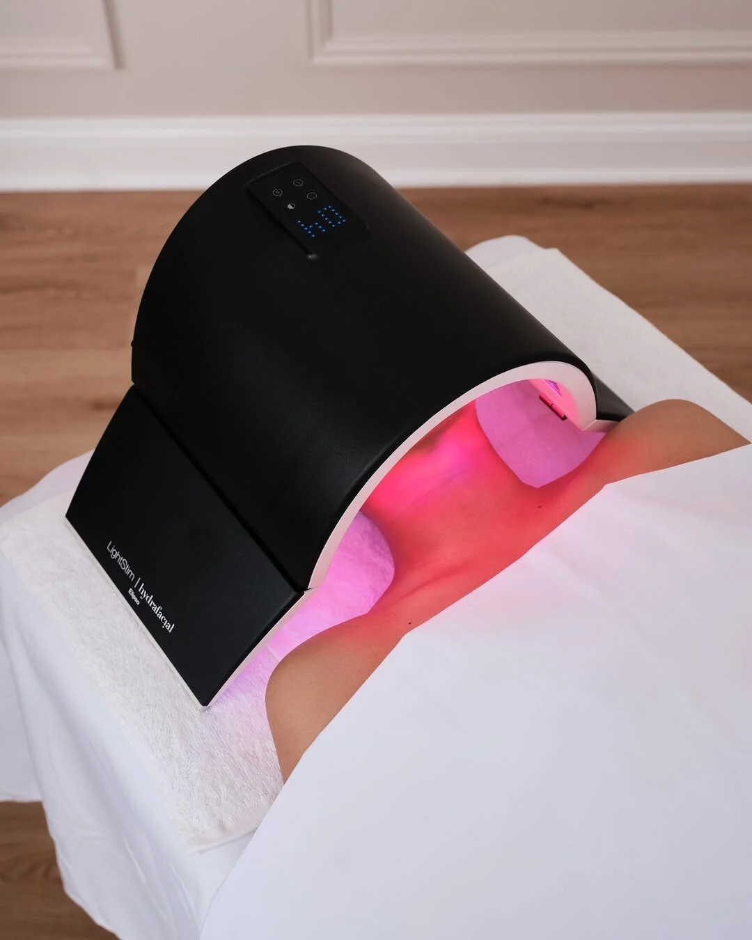 File under add ons we love🫶: LED Light Therapy deeply enhances your Hydrafacial treatment by promoting healing within the skin. Our FDA-cleared device treats full-face wrinkles, and mild to moderate acne, while calming redness and reducing inflammat