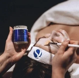 🚨LAST CHANCE - BANK HOLIDAY UPGRADE 🚨

✨One fire &amp; ice is a deeply resurfacing skin treat, a course of fire &amp; ice is the road to maintaining clean, smooth &amp; hydrated skin ✨
⁠
Book a course of three Fire &amp; Ice facials and choose eith