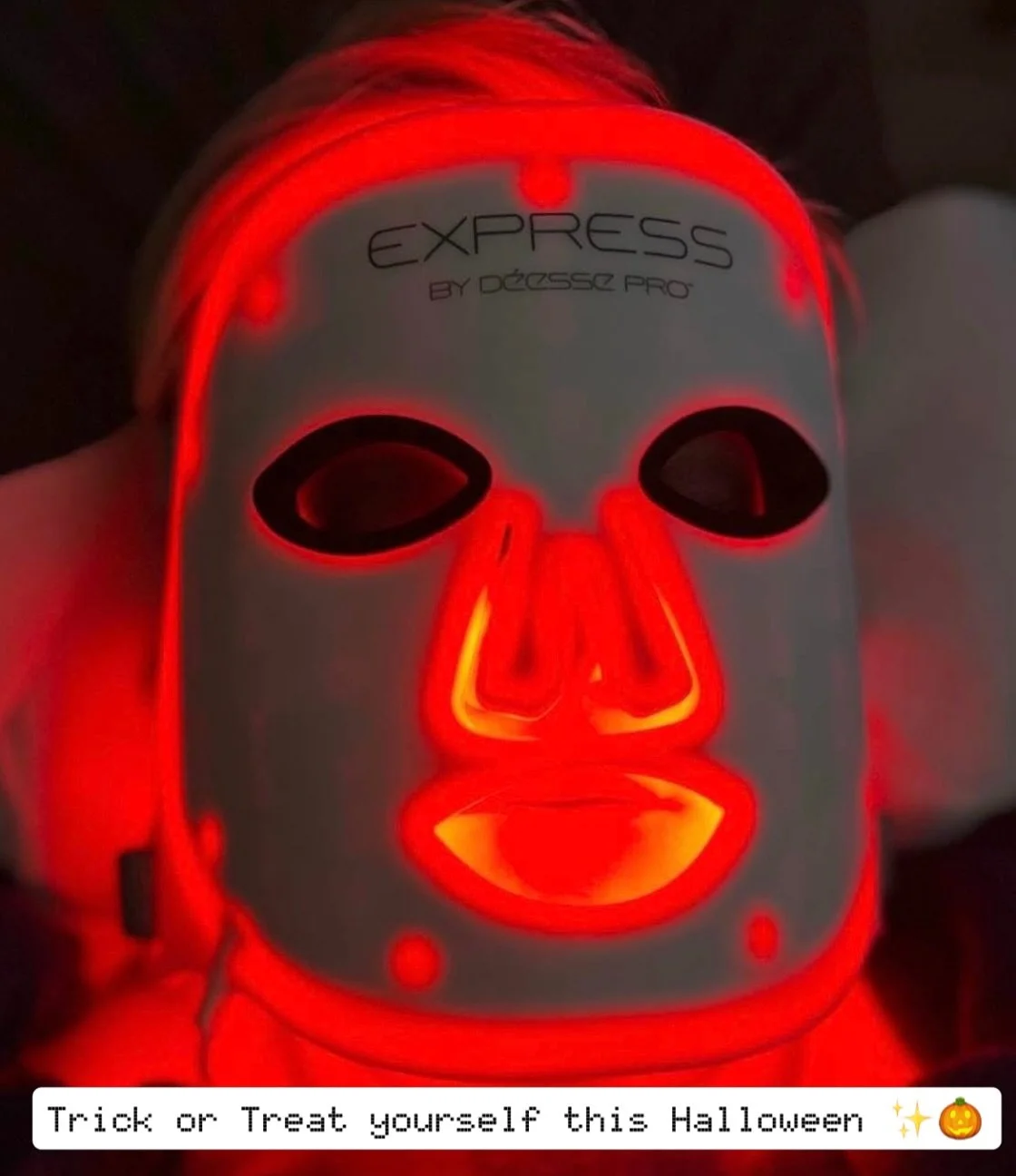 🧙&zwj;♀️This Halloween we are all about the TREATS! 

1/2 price course of 4 LED express facial&rsquo;s 
✨✨✨✨✨✨✨✨✨✨✨✨✨✨

Treat yourself to a winter skin boost or maybe buy as a gift voucher for a Christmas gift! Perfect for teen skin, men who don&rsq